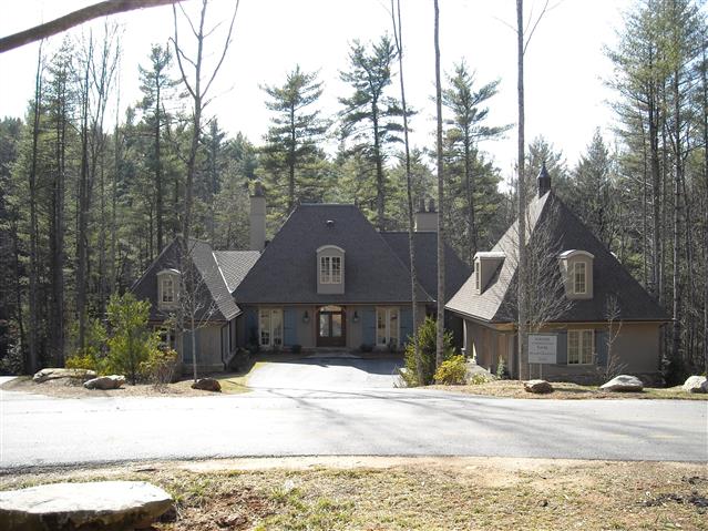 A picture of the property located at 15 LANDSDOWNE CT, ASHEVILLE NC 28803.