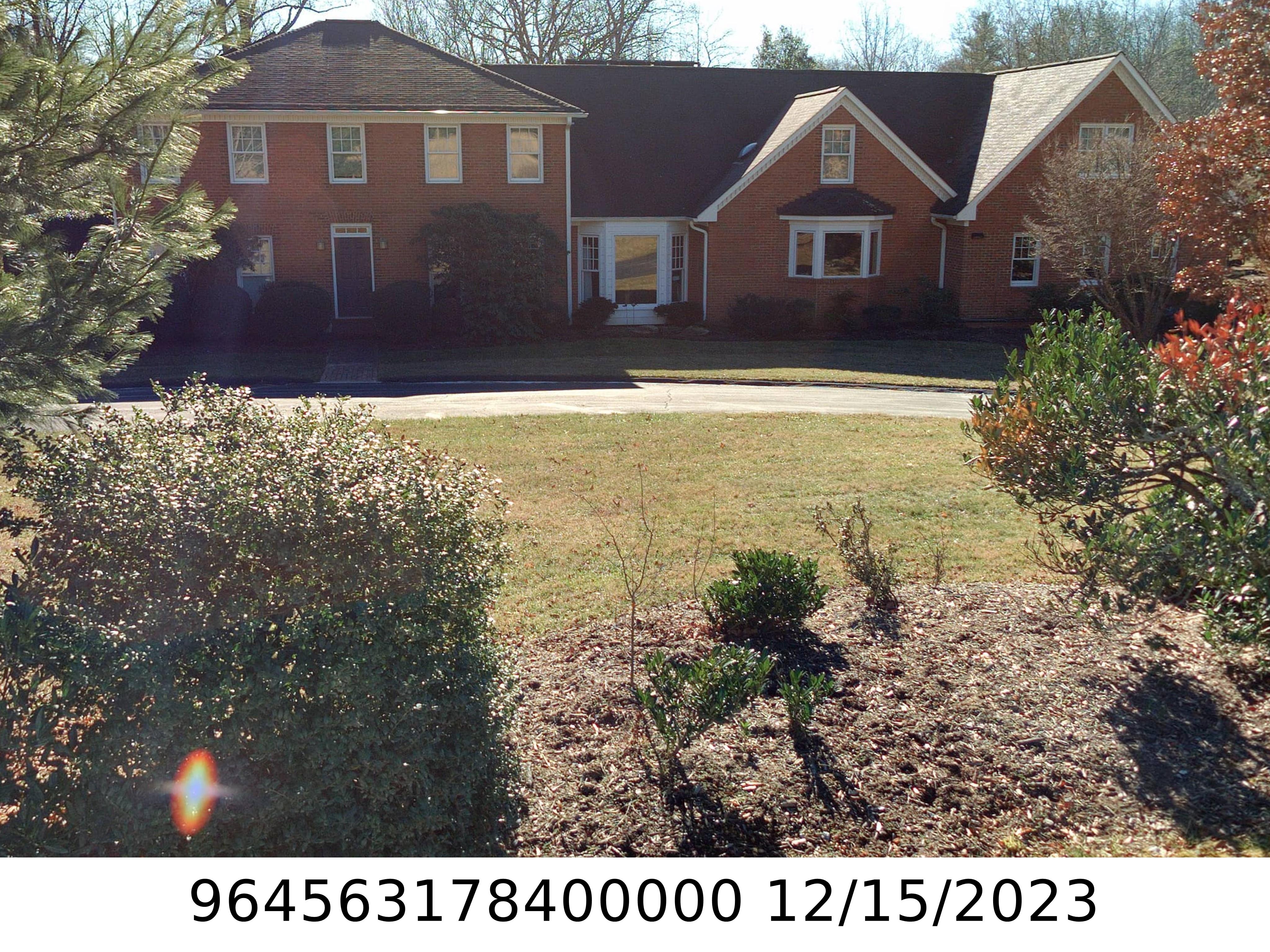 A picture of the property located at 40 DEERHAVEN LN, ASHEVILLE NC 28803.
