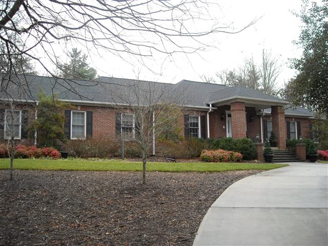 A picture of the property located at 4 DEERHAVEN LN, ASHEVILLE NC 28803.