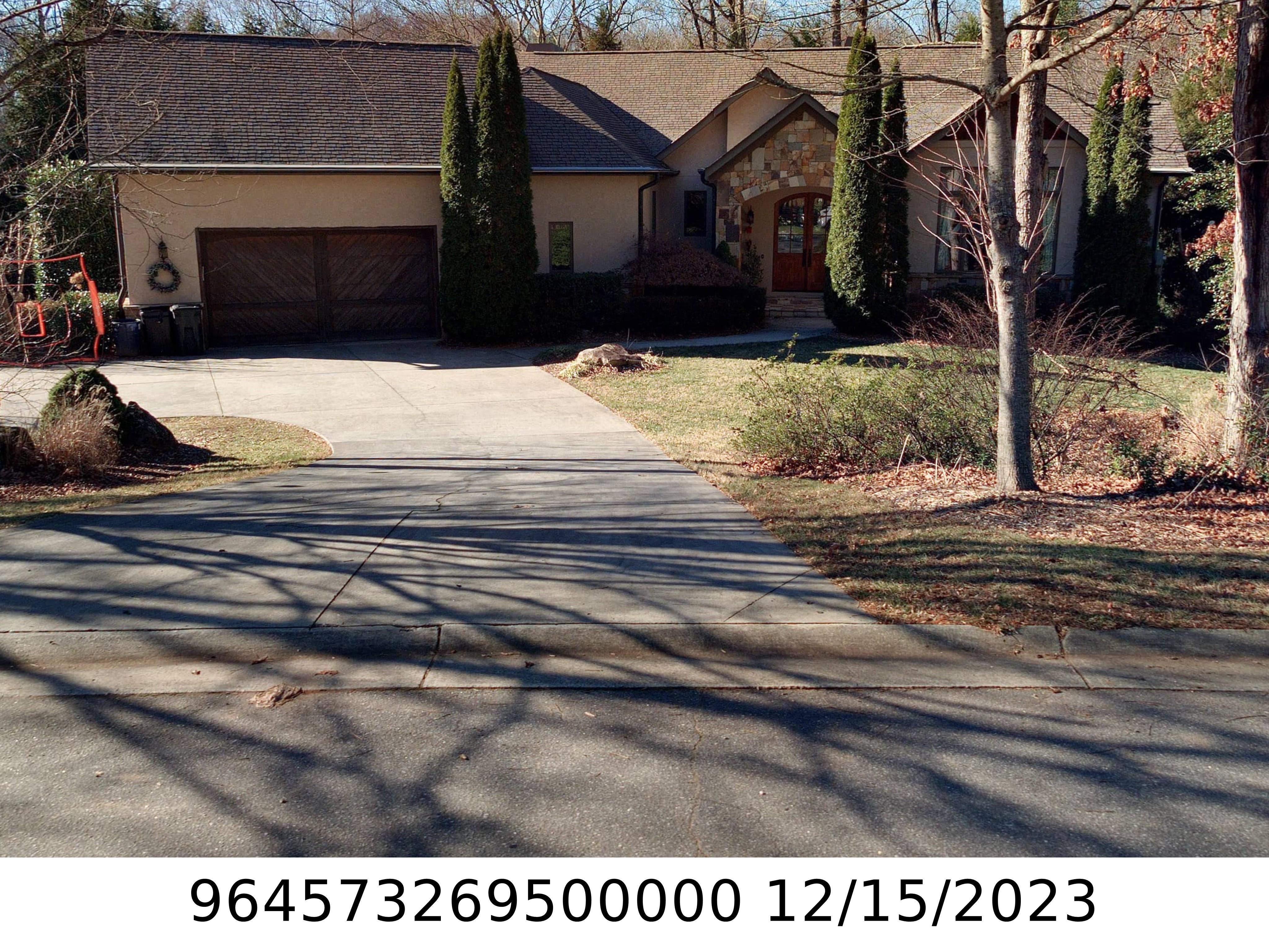 A picture of the property located at 4 BENT OAK LN, ASHEVILLE NC 28803.