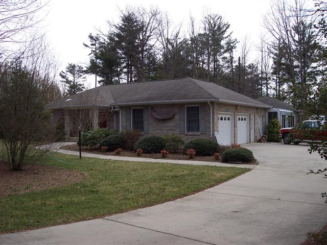 A picture of the property located at 2 BENT OAK LN, ASHEVILLE NC 28803.