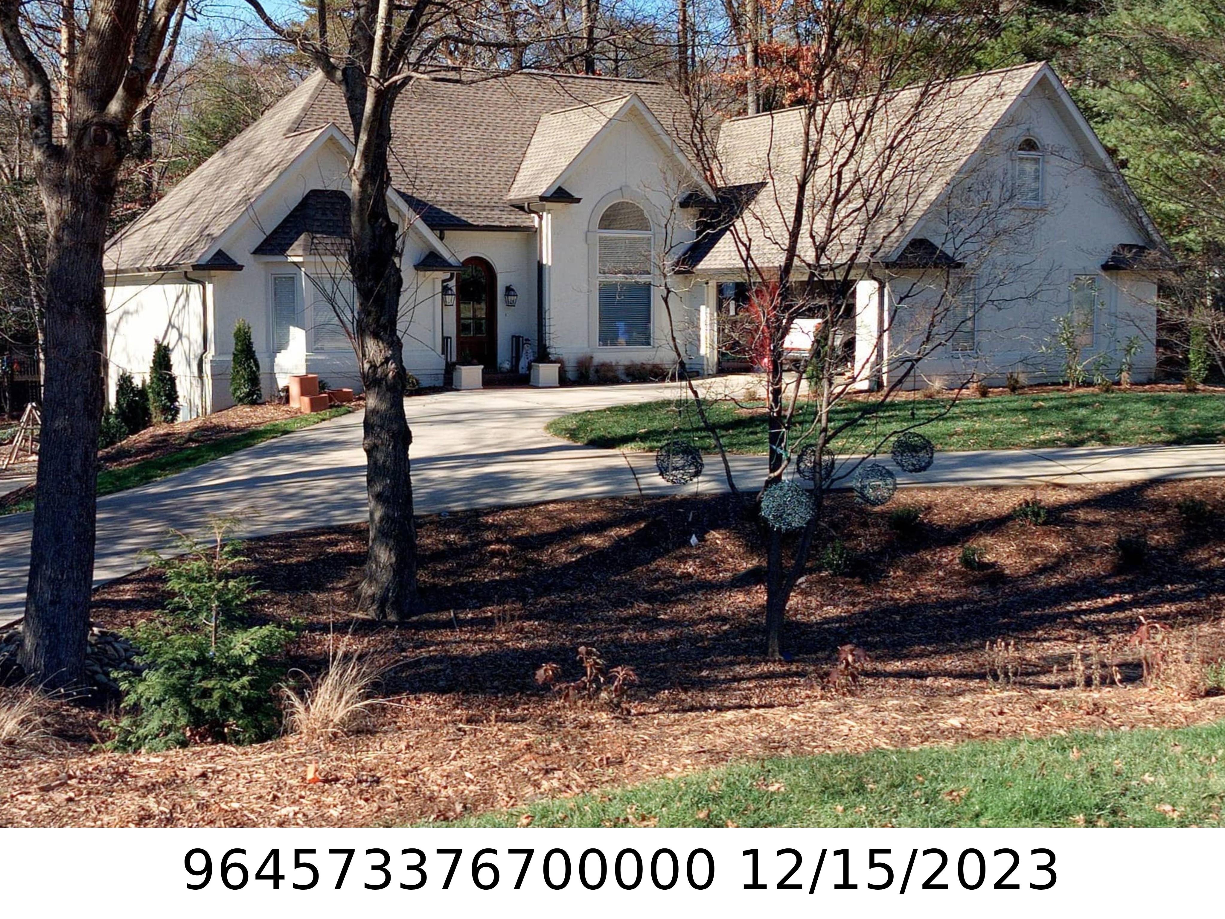 A picture of the property located at 6 BENT OAK LN, ASHEVILLE NC 28803.
