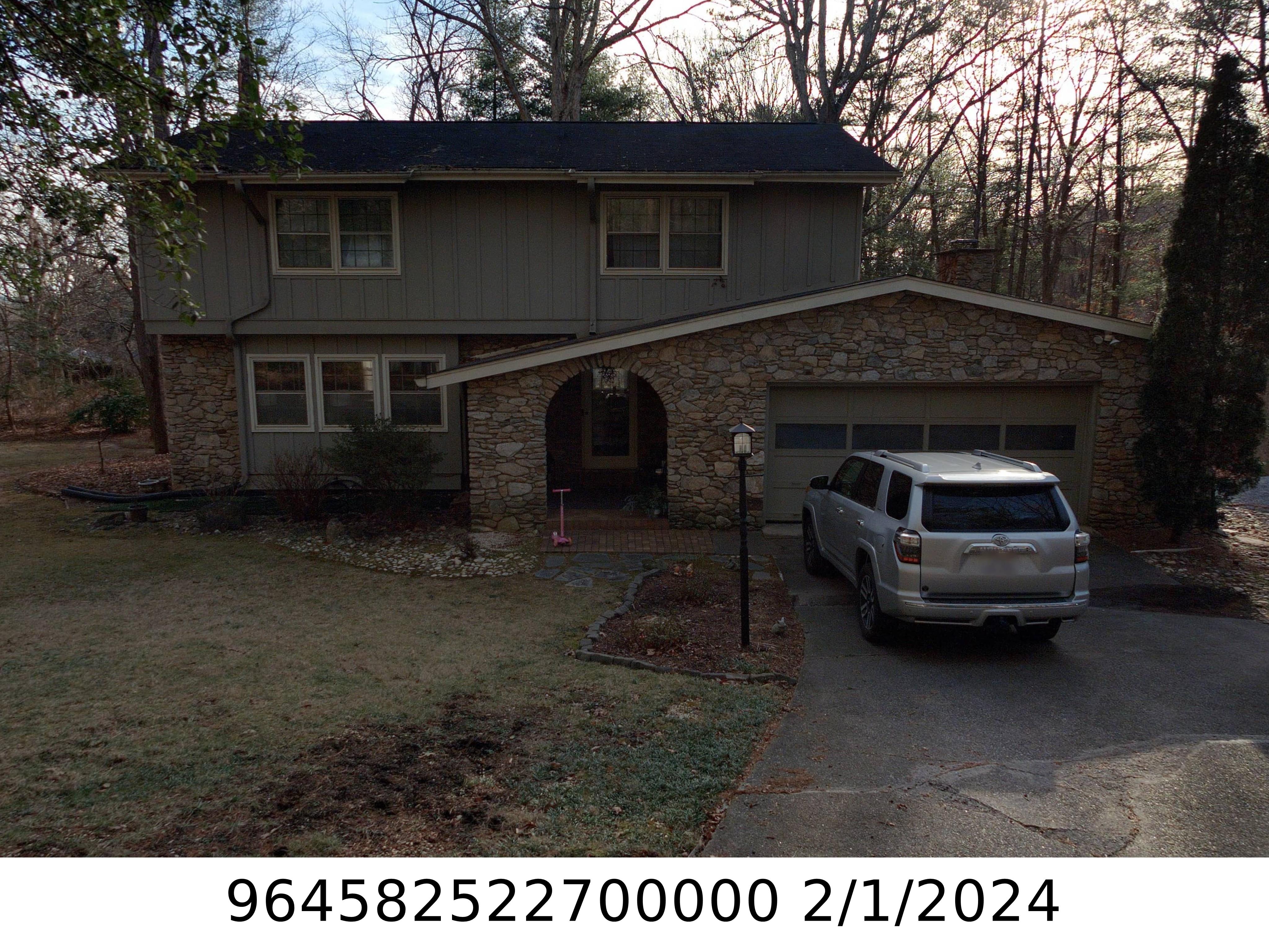 A picture of the property located at 34 SPRING FOREST CIR, ASHEVILLE NC 28803.