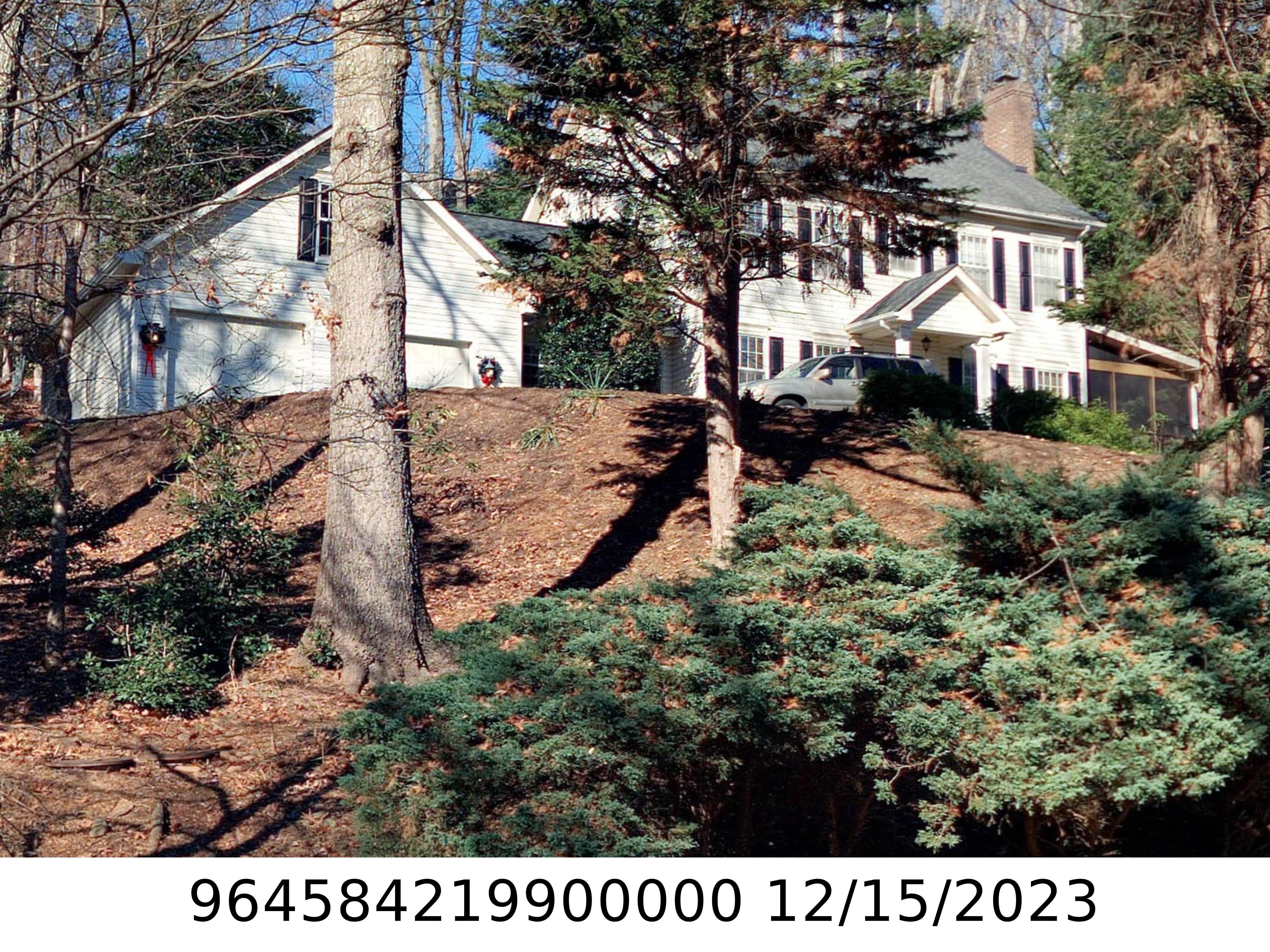 A picture of the property located at 18 BENT OAK LN, ASHEVILLE NC 28803.
