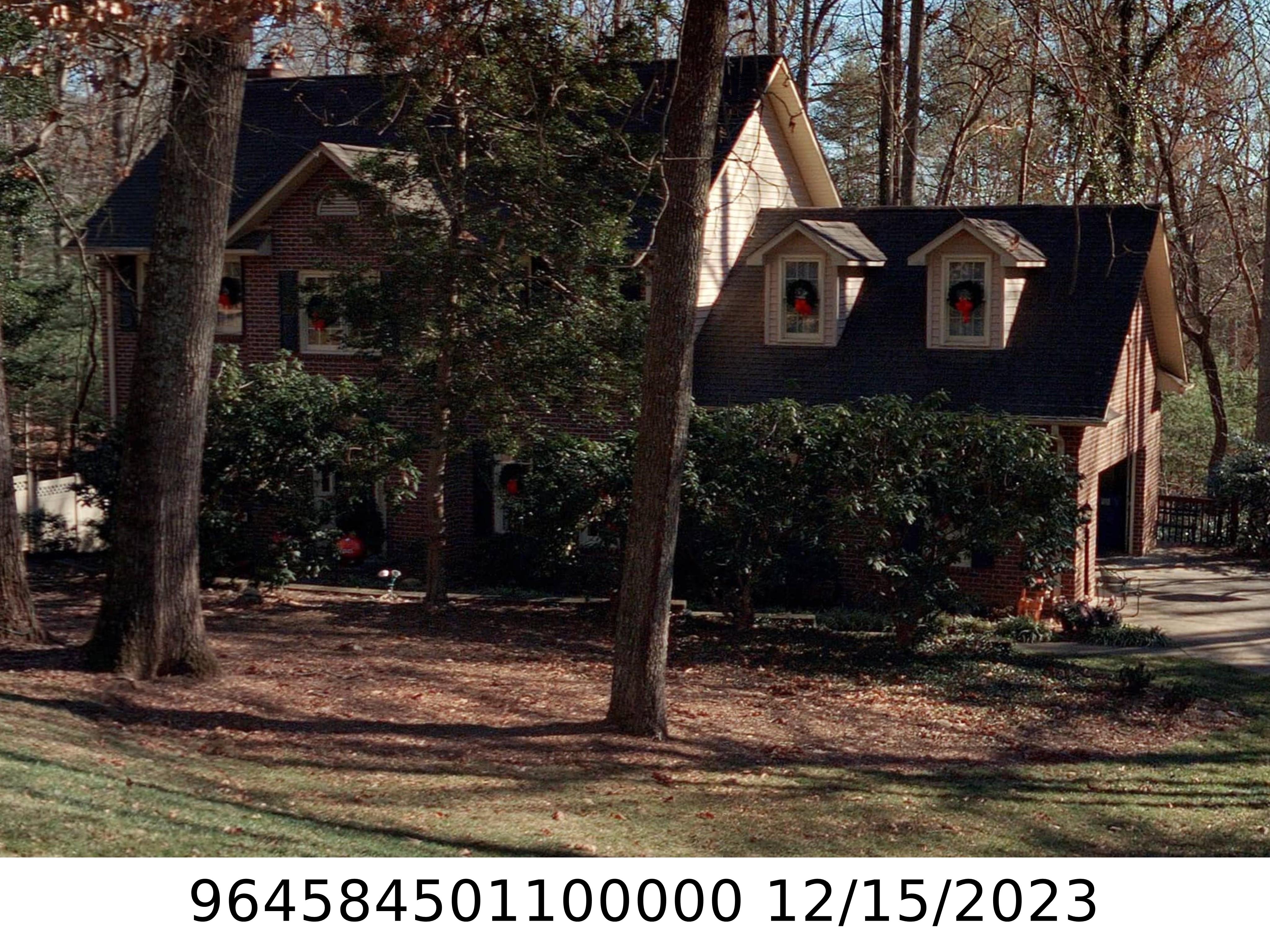 A picture of the property located at 21 BENT OAK LN, ASHEVILLE NC 28803.
