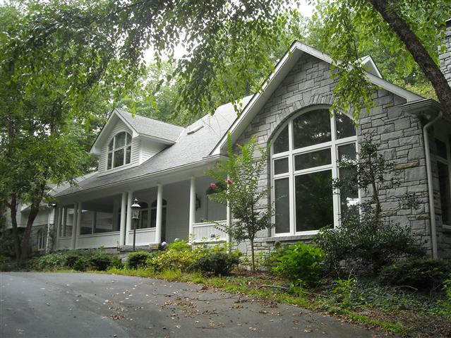 A picture of the property located at 4 CEDAR HILL DR, ASHEVILLE NC 28803.