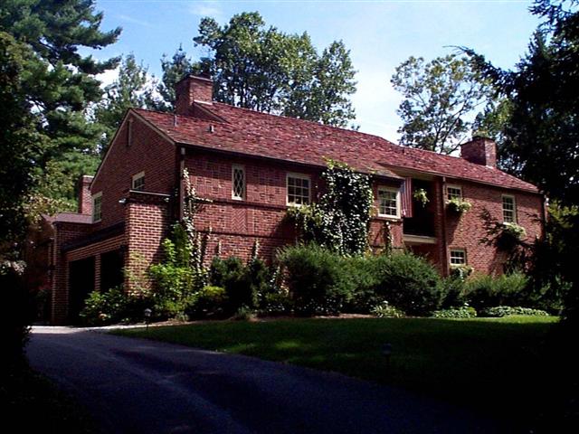 A picture of the property located at 10 E FOREST RD, ASHEVILLE NC 28803.
