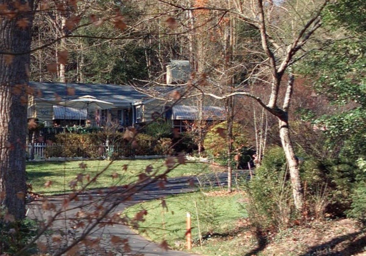 A picture of the property located at 107 STUYVESANT RD, ASHEVILLE NC 28803.