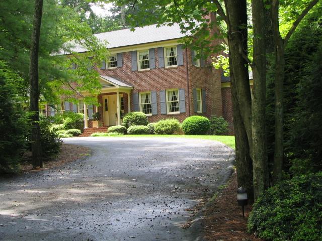 A picture of the property located at 11 STUYVESANT CRES, ASHEVILLE NC 28803.