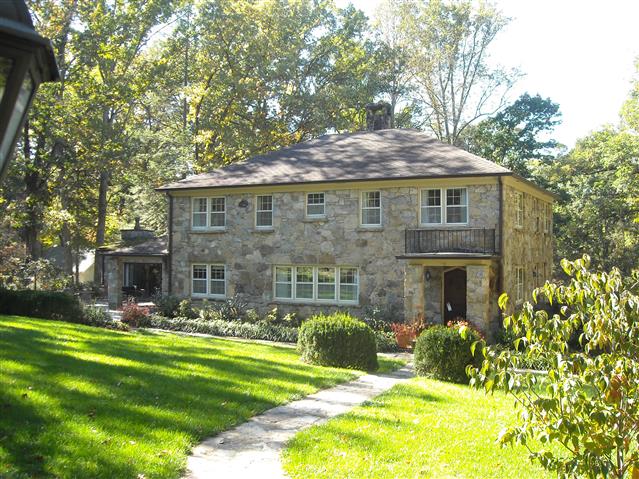 A picture of the property located at 303 VANDERBILT RD, ASHEVILLE NC 28803.