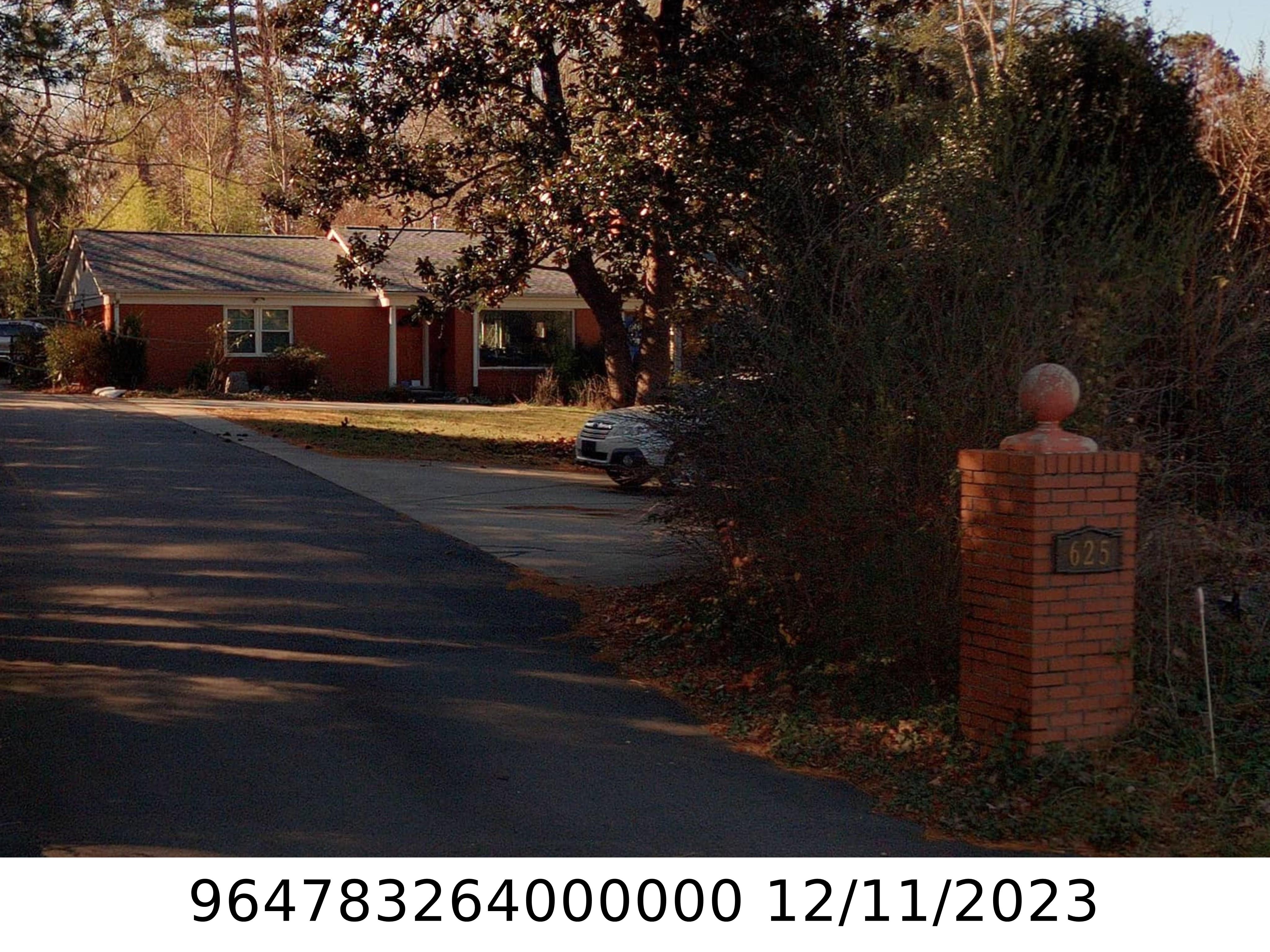 A picture of the property located at 625 HENDERSONVILLE RD, ASHEVILLE NC 28803.