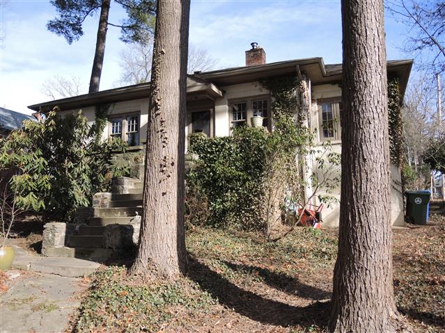 A picture of the property located at 20 SAINT DUNSTANS CIR, ASHEVILLE NC 28803.
