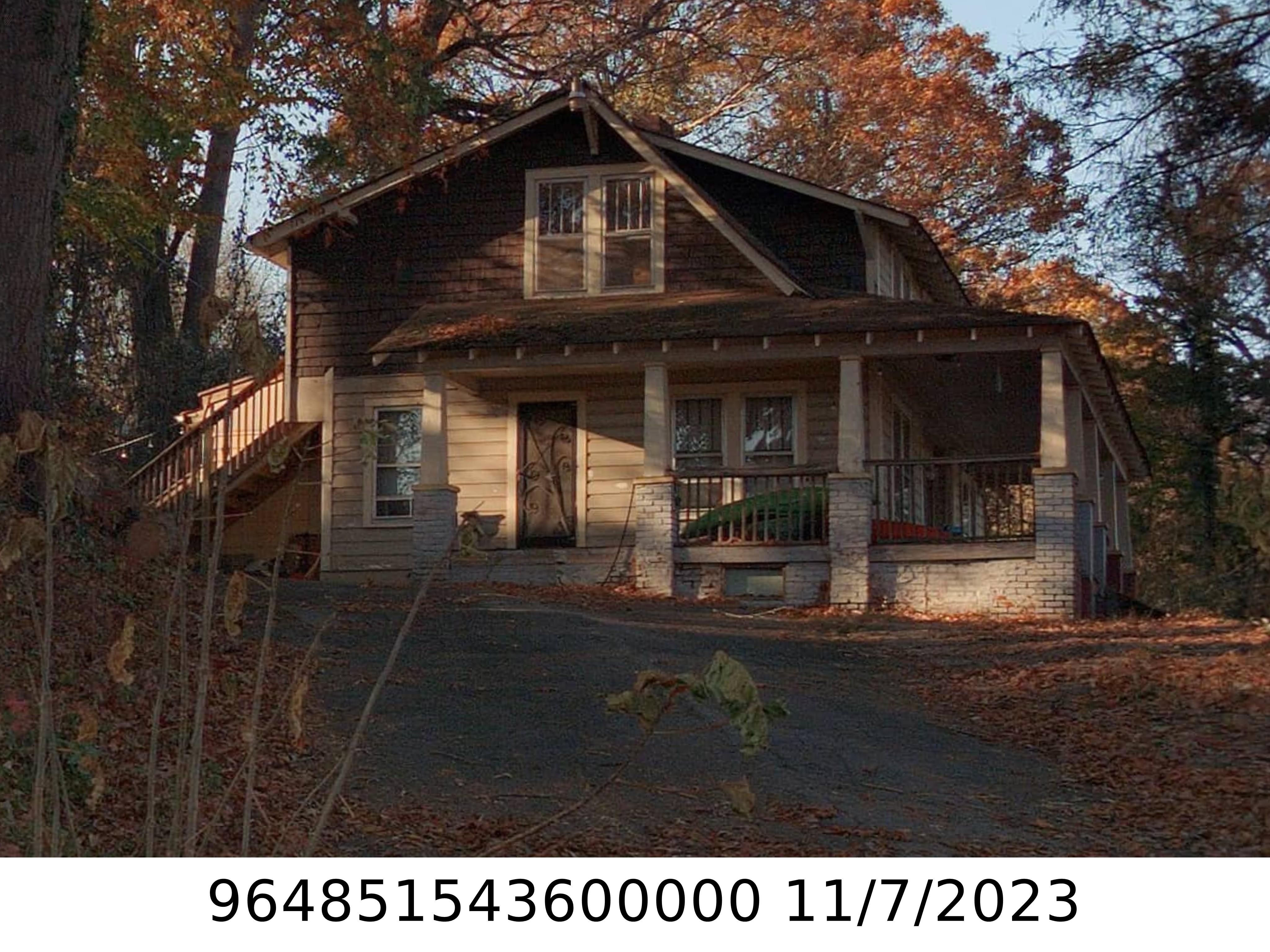 A picture of the property located at 28 ROEBLING CIR, ASHEVILLE NC 28803.