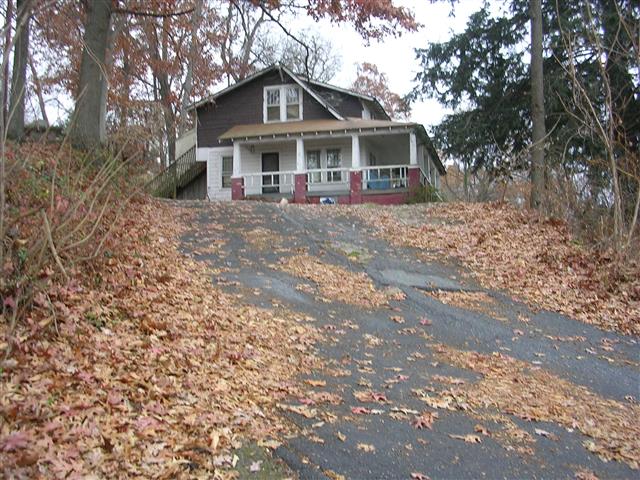 A picture of the property located at 28 ROEBLING CIR ASHEVILLE NC.