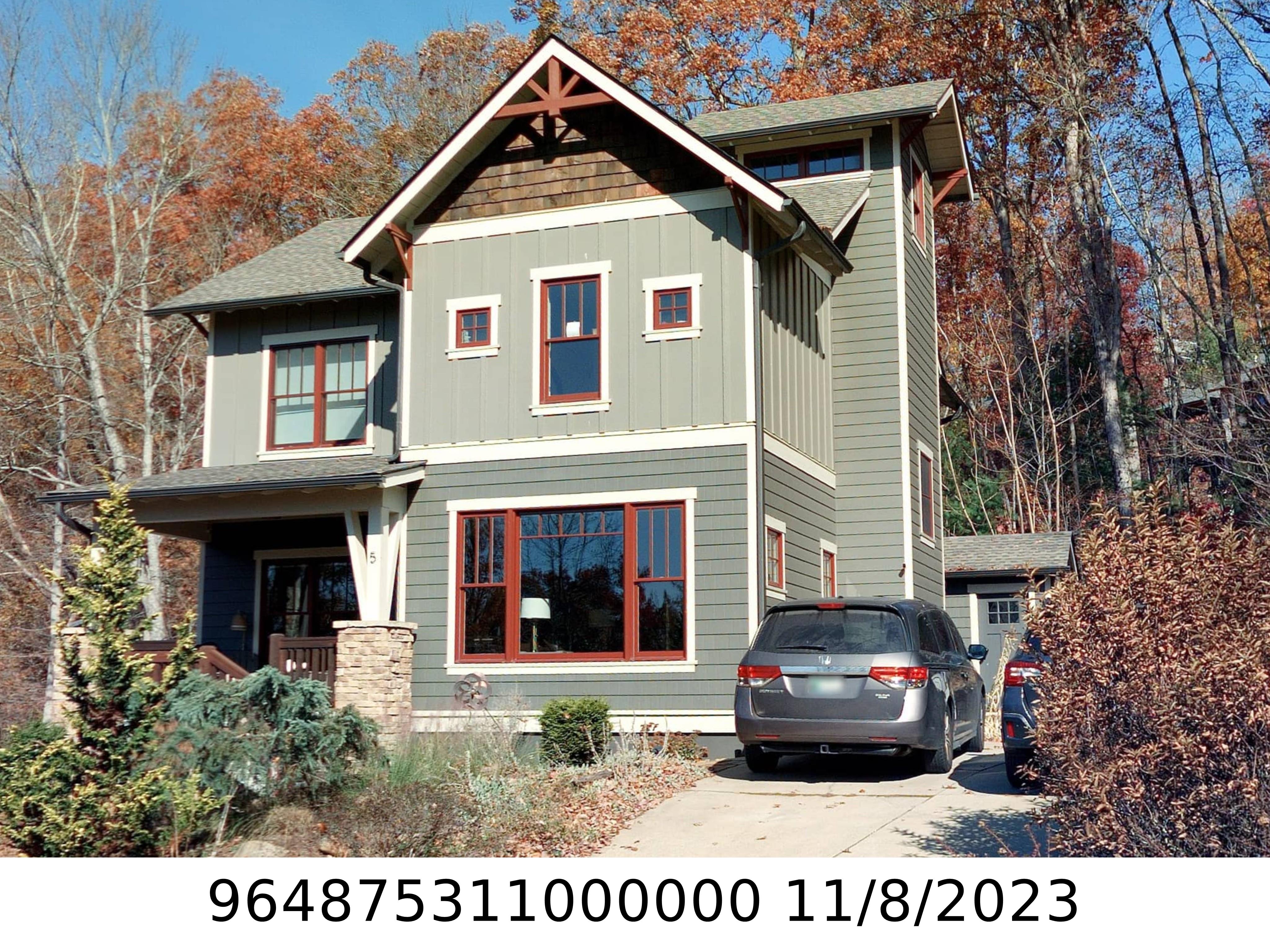 A picture of the property located at 5 DUBOIS DR, ASHEVILLE NC 28805.