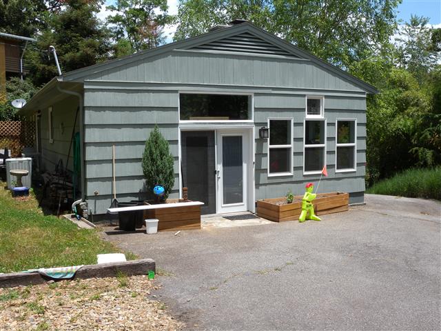 A picture of the property located at 183 S DELANO RD, ASHEVILLE NC 28805.