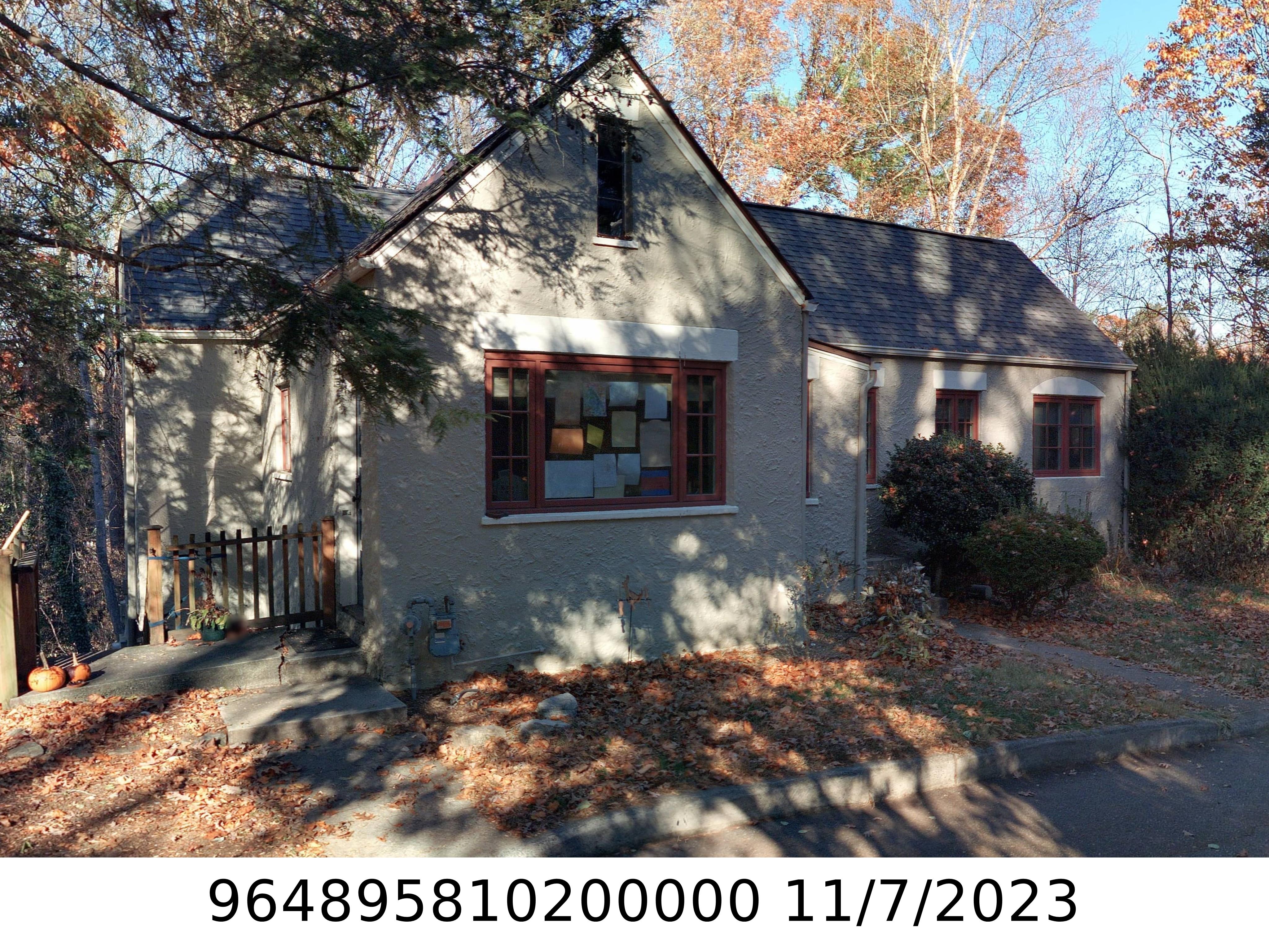 A picture of the property located at 9 PLYMOUTH CIR, ASHEVILLE NC 28803.