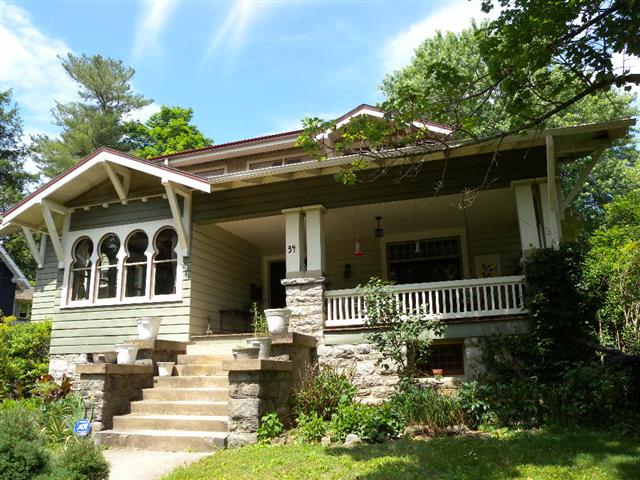 A picture of the property located at 34 CUMBERLAND CIR, ASHEVILLE NC 28801.