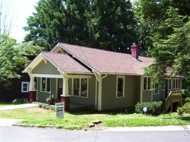 A picture of the property located at 101 CUMBERLAND CIR, ASHEVILLE NC 28801.