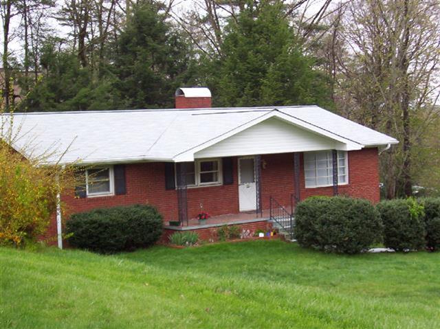 A picture of the property located at 22 HYANNIS DR, ASHEVILLE NC 28804.
