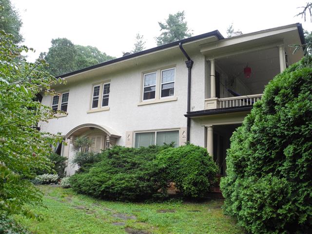 A picture of the property located at 17 OAK LN, ASHEVILLE NC 28801.