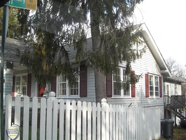 A picture of the property located at 4 EVERGREEN LN, ASHEVILLE NC 28801.