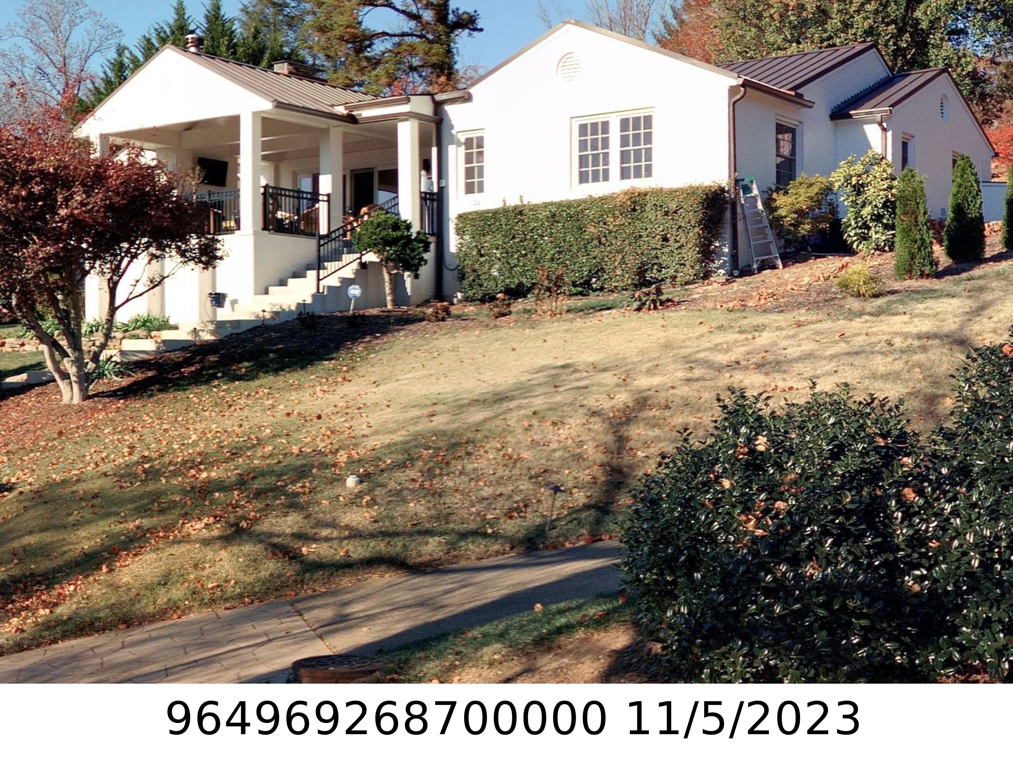 A picture of the property located at 8 CLUB VIEW RD, ASHEVILLE NC 28804.