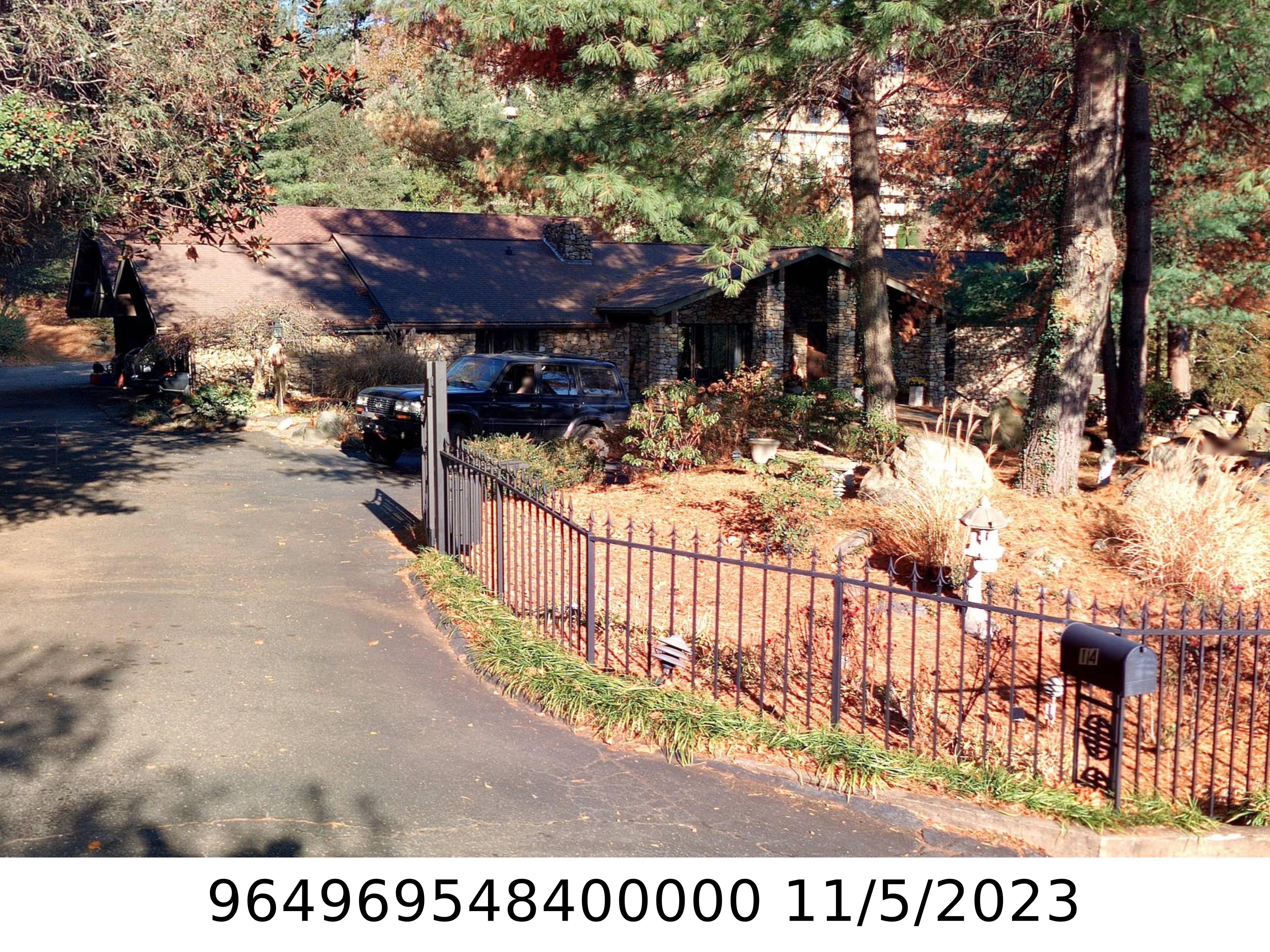 A picture of the property located at 14 CLUB VIEW RD, ASHEVILLE NC 28804.