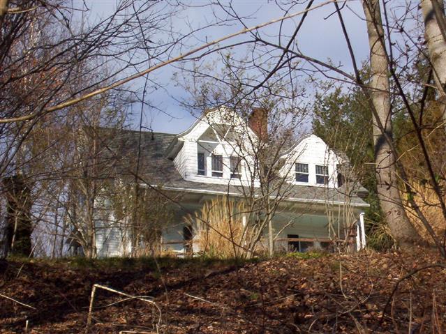 A picture of the property located at 105 STONEHEDGE LN, ASHEVILLE NC 28804.