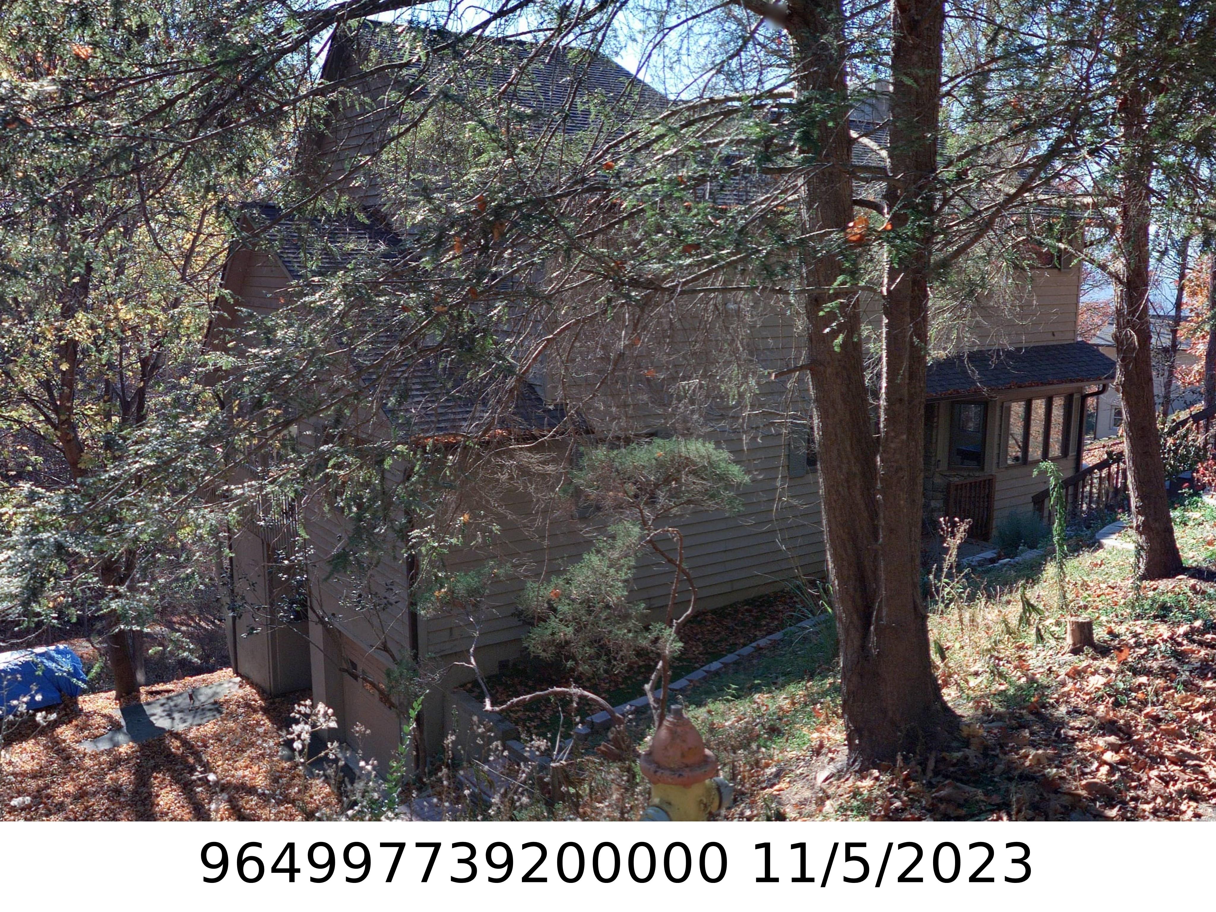 A picture of the property located at 10 CRESTWOOD LN, ASHEVILLE NC 28804.
