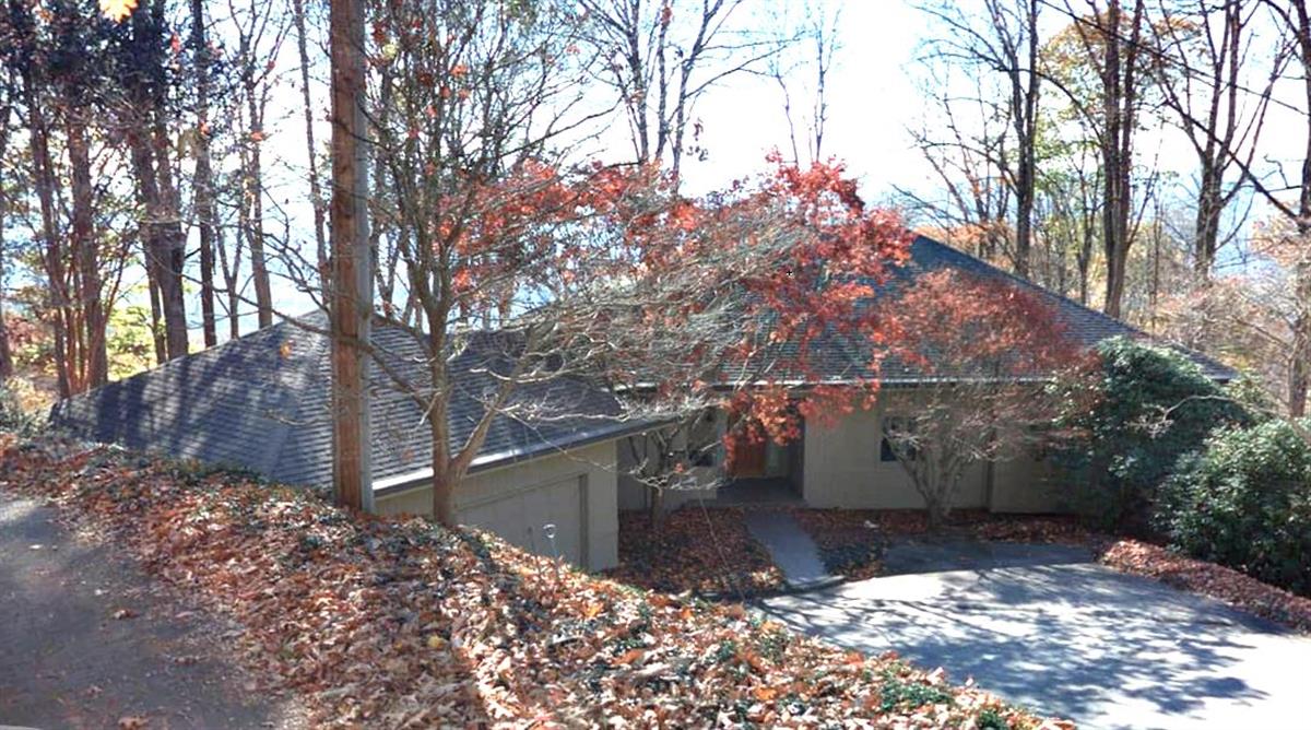 A picture of the property located at 28 CRESTWOOD LN, ASHEVILLE NC 28804.