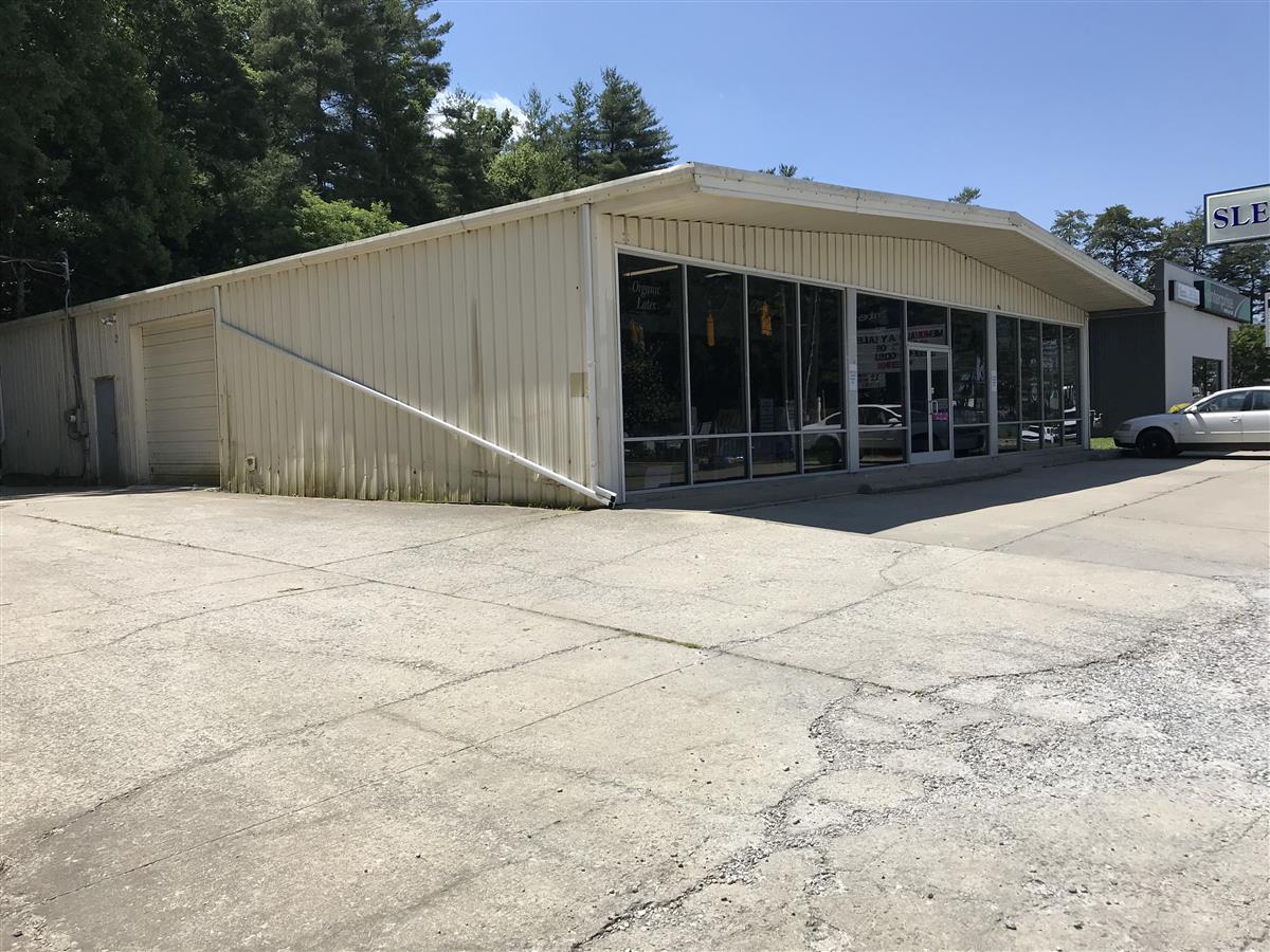 A picture of the property located at 71 AIRPORT RD, ARDEN NC 28704.