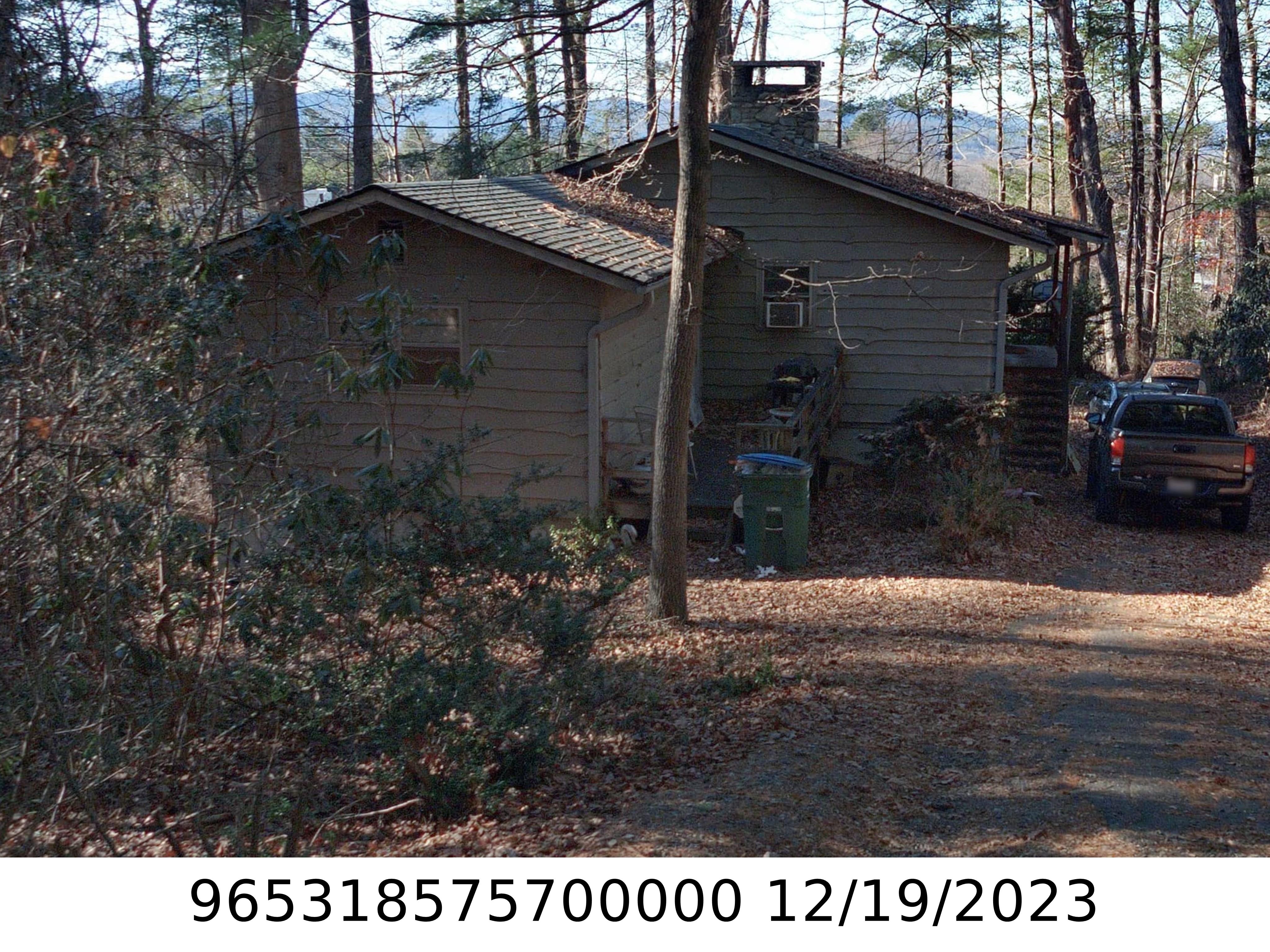 A picture of the property located at 4 SPRUCE DR, ARDEN NC 28704.