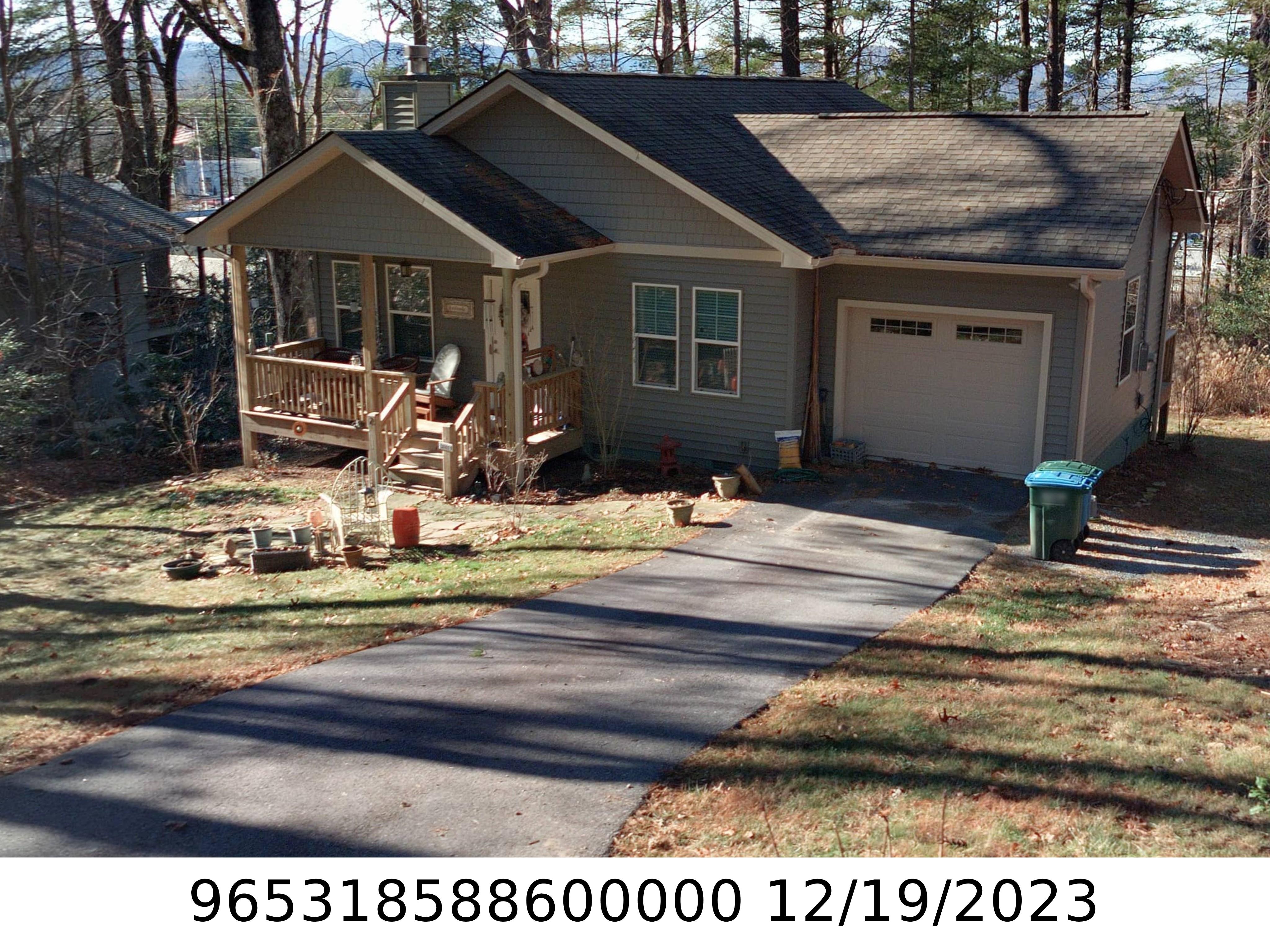 A picture of the property located at 2 SPRUCE DR, ARDEN NC 28704.
