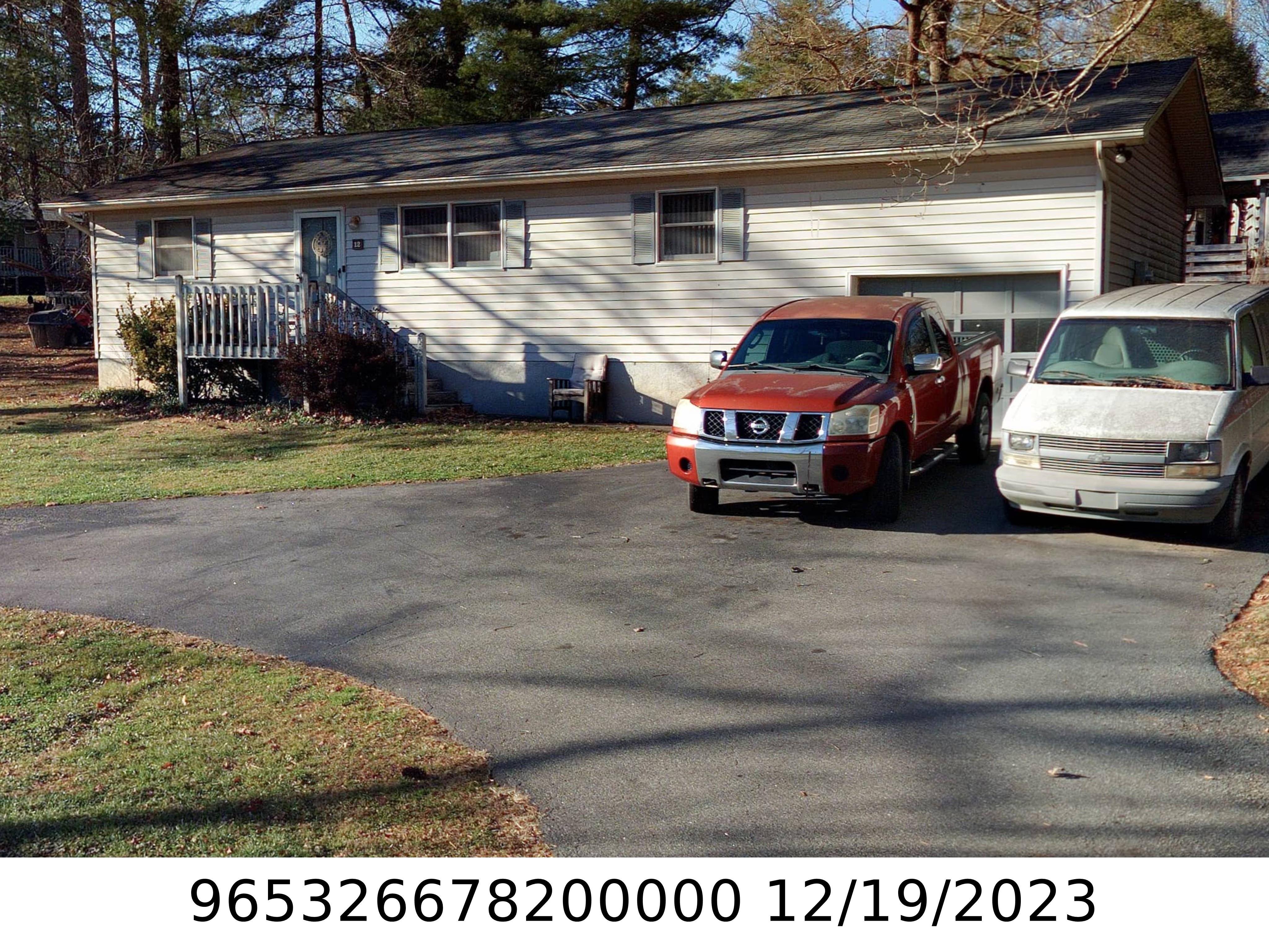 A picture of the property located at 12 FOREST VIEW LN, ARDEN NC 28704.
