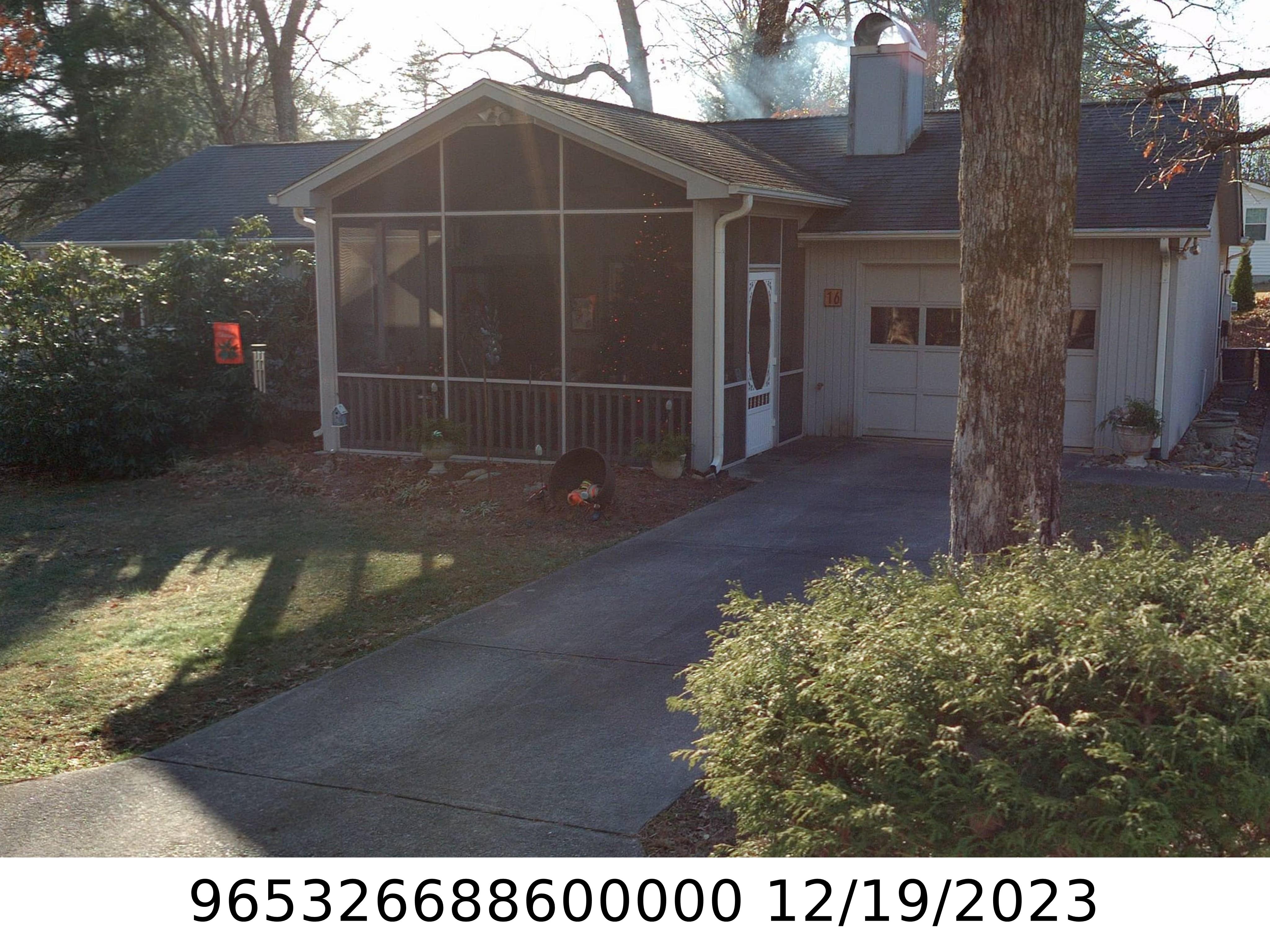 A picture of the property located at 16 FOREST VIEW LN, ARDEN NC 28704.