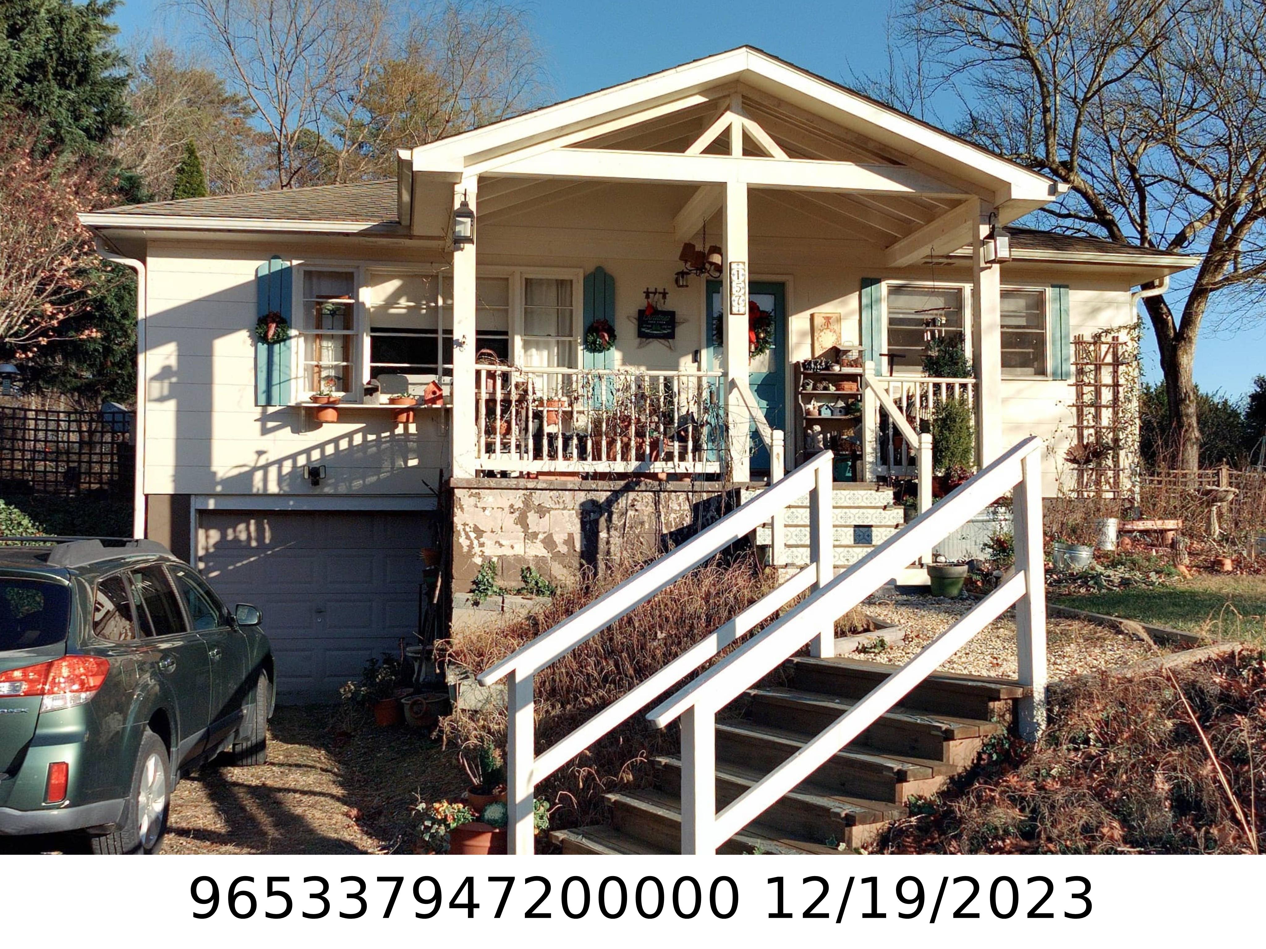 A picture of the property located at 157 CRESCENT HILL DR, ARDEN NC 28704.