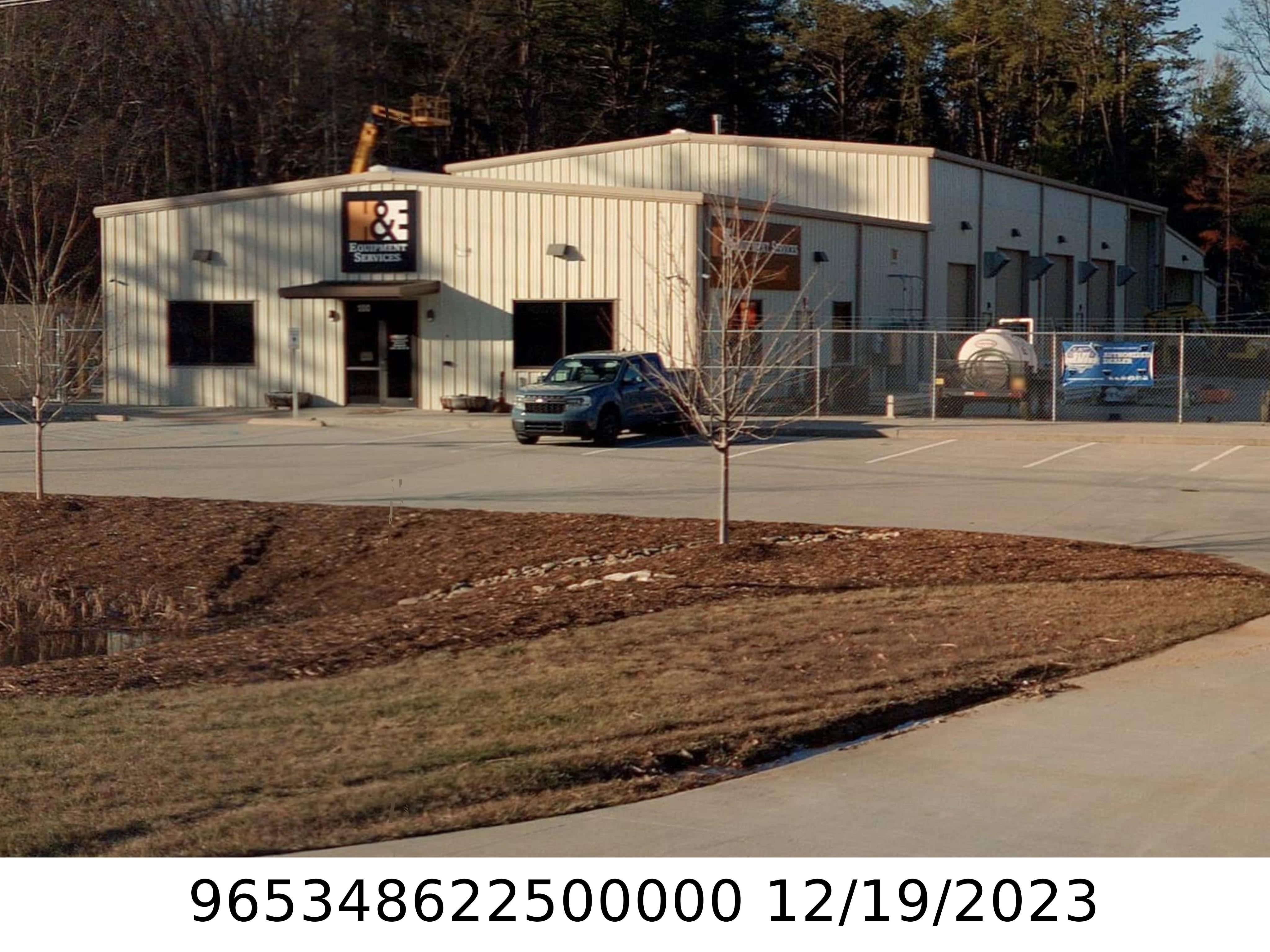 A picture of the property located at 100 CRESCENT HILL DR, ARDEN NC 28704.