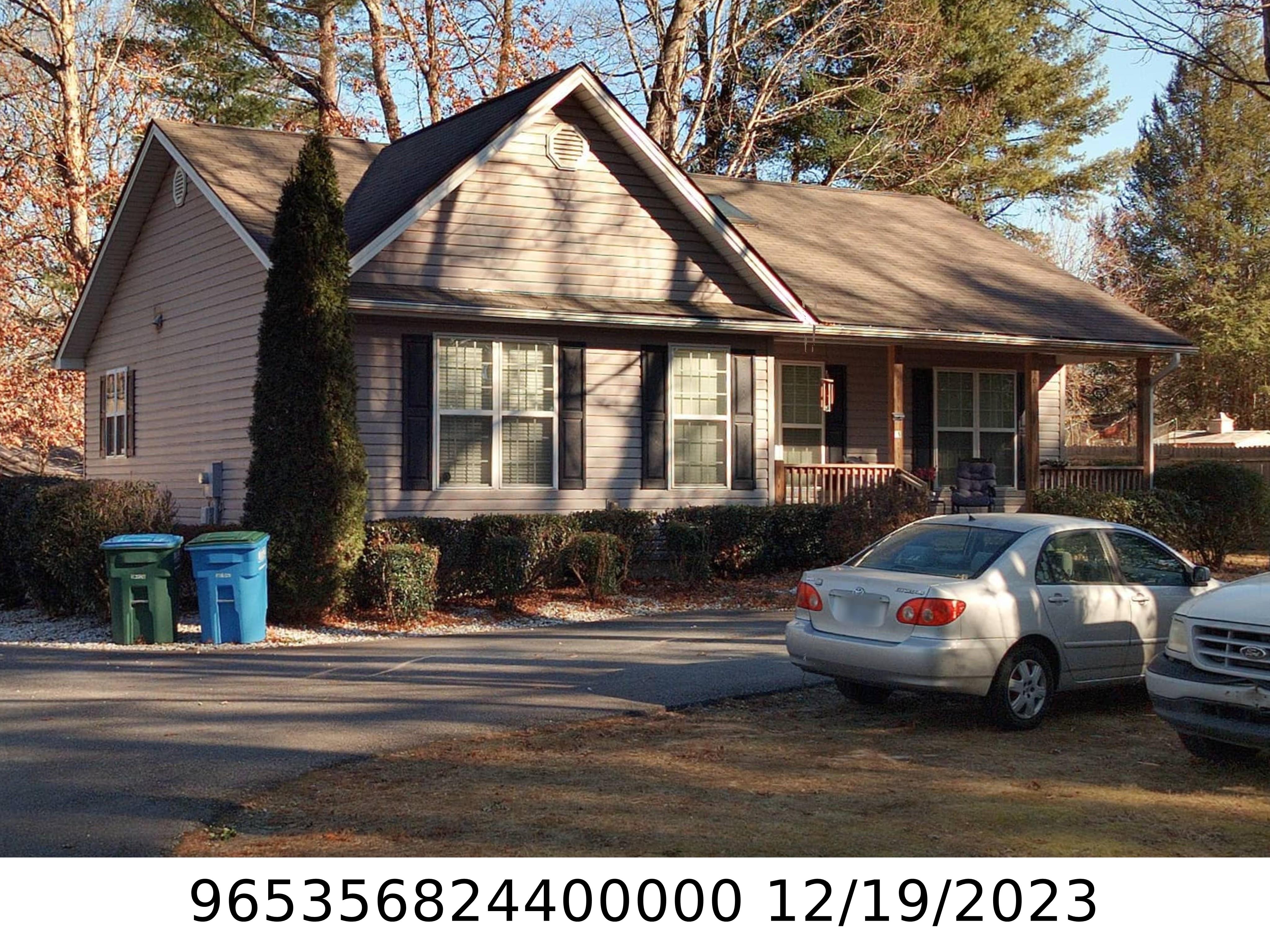 A picture of the property located at 16 SHERWOOD FOREST DR, ARDEN NC 28704.