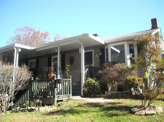 A picture of the property located at 2 DOGWOOD RD, ARDEN NC 28704.