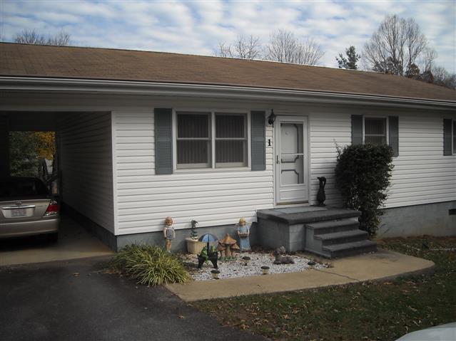 A picture of the property located at 1 WHITE PINE CIR, ARDEN NC 28704.