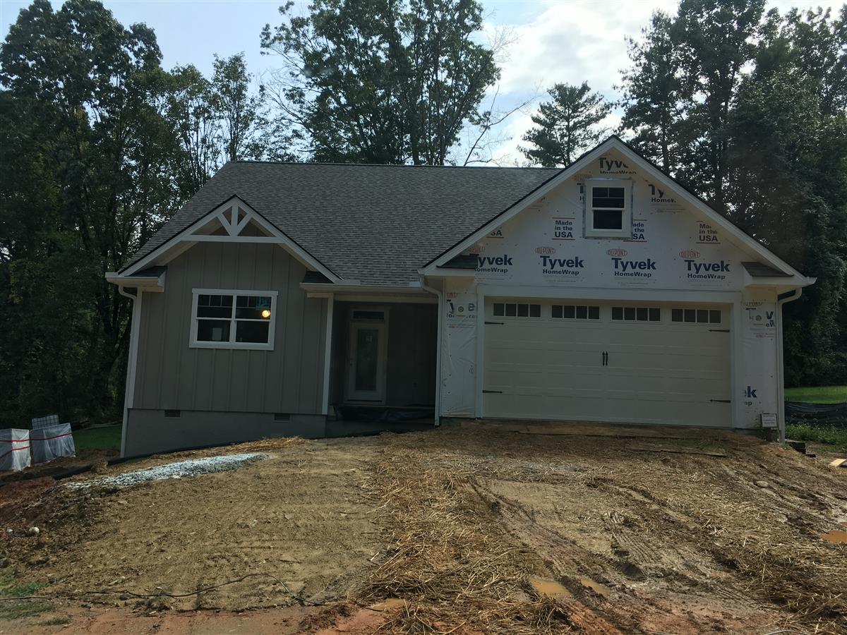 A picture of the property located at 131 WHITE OAK ROAD EXT, ARDEN NC 28704.