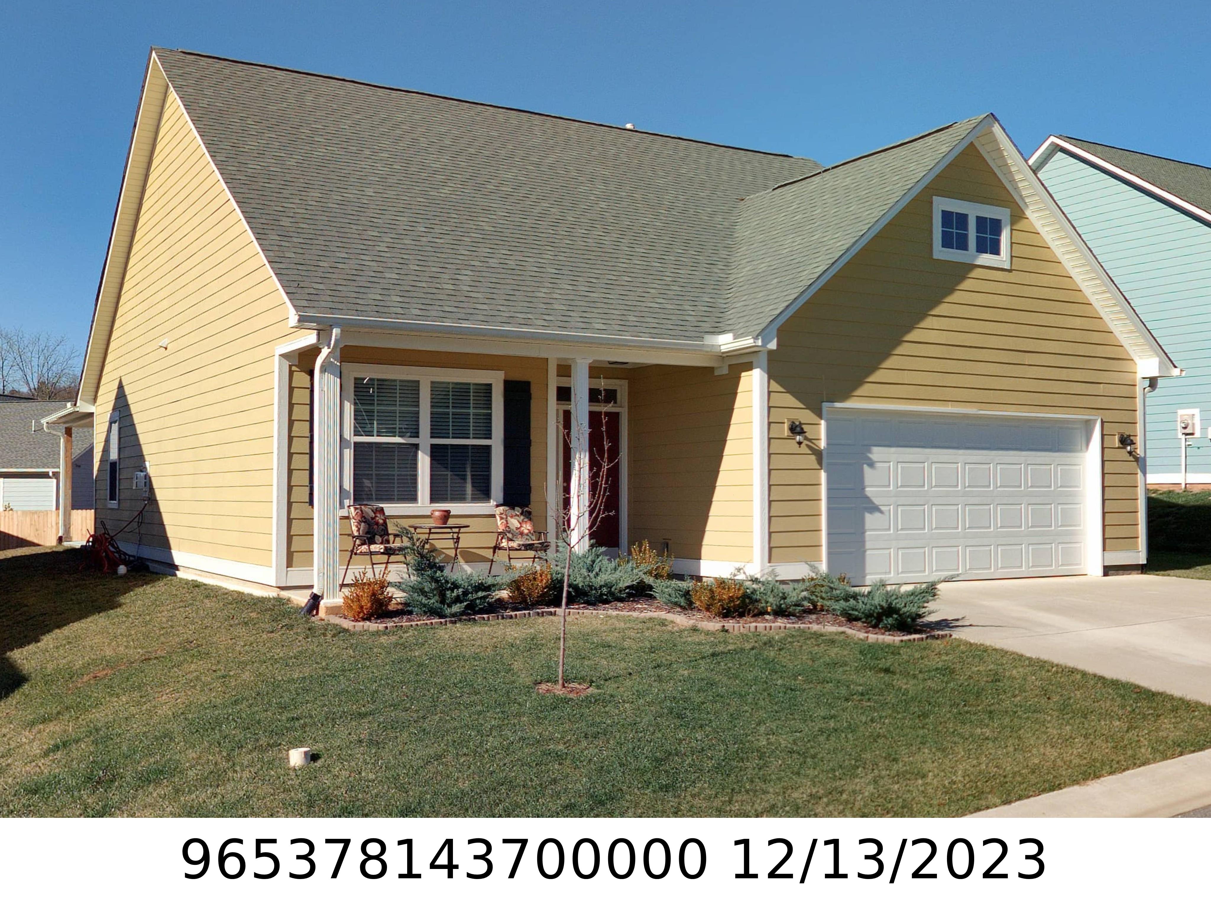 A picture of the property located at 9 MONTAUGUE ST, ARDEN NC 28704.