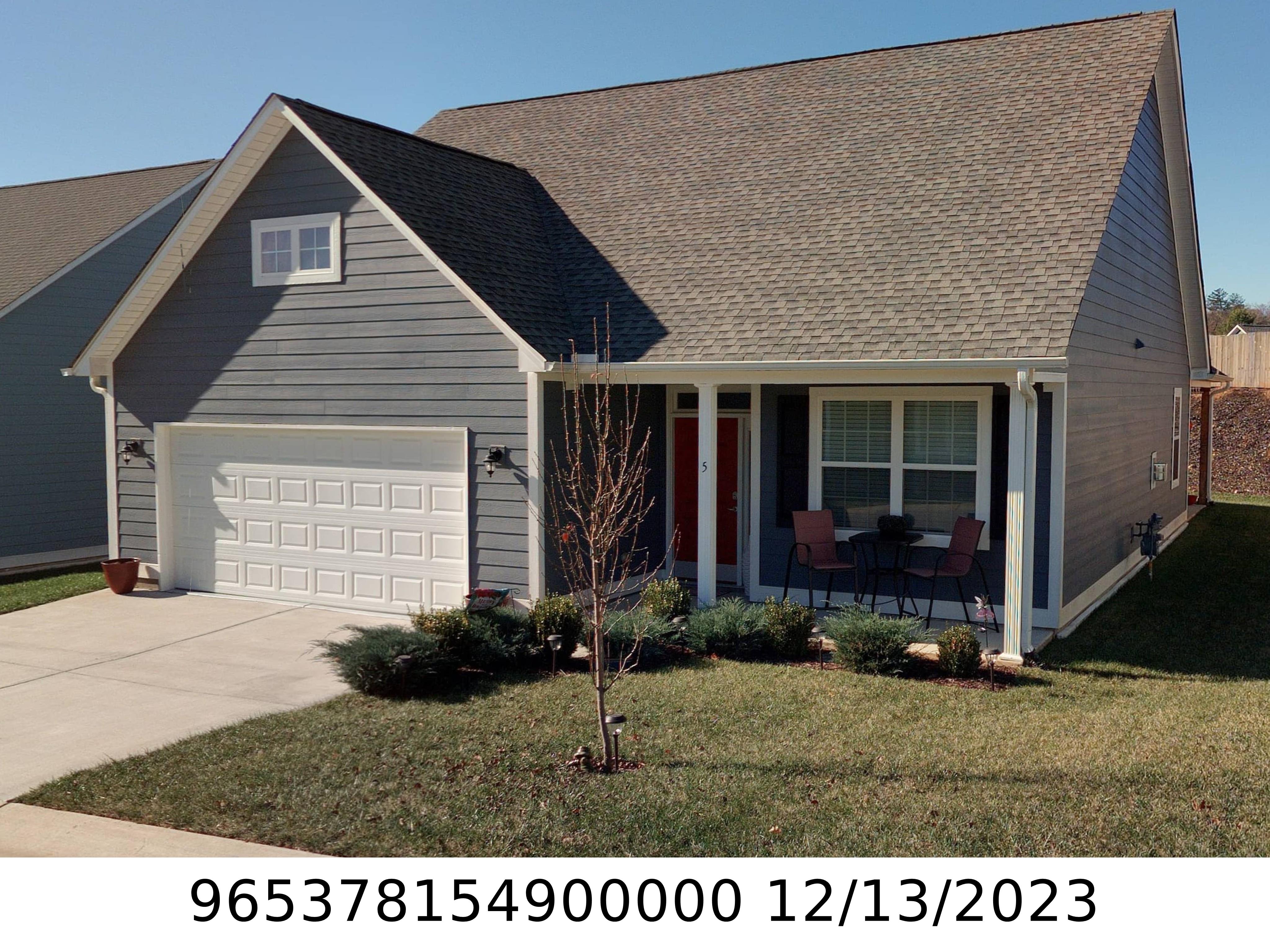 A picture of the property located at 5 MONTAUGUE ST, ARDEN NC 28704.