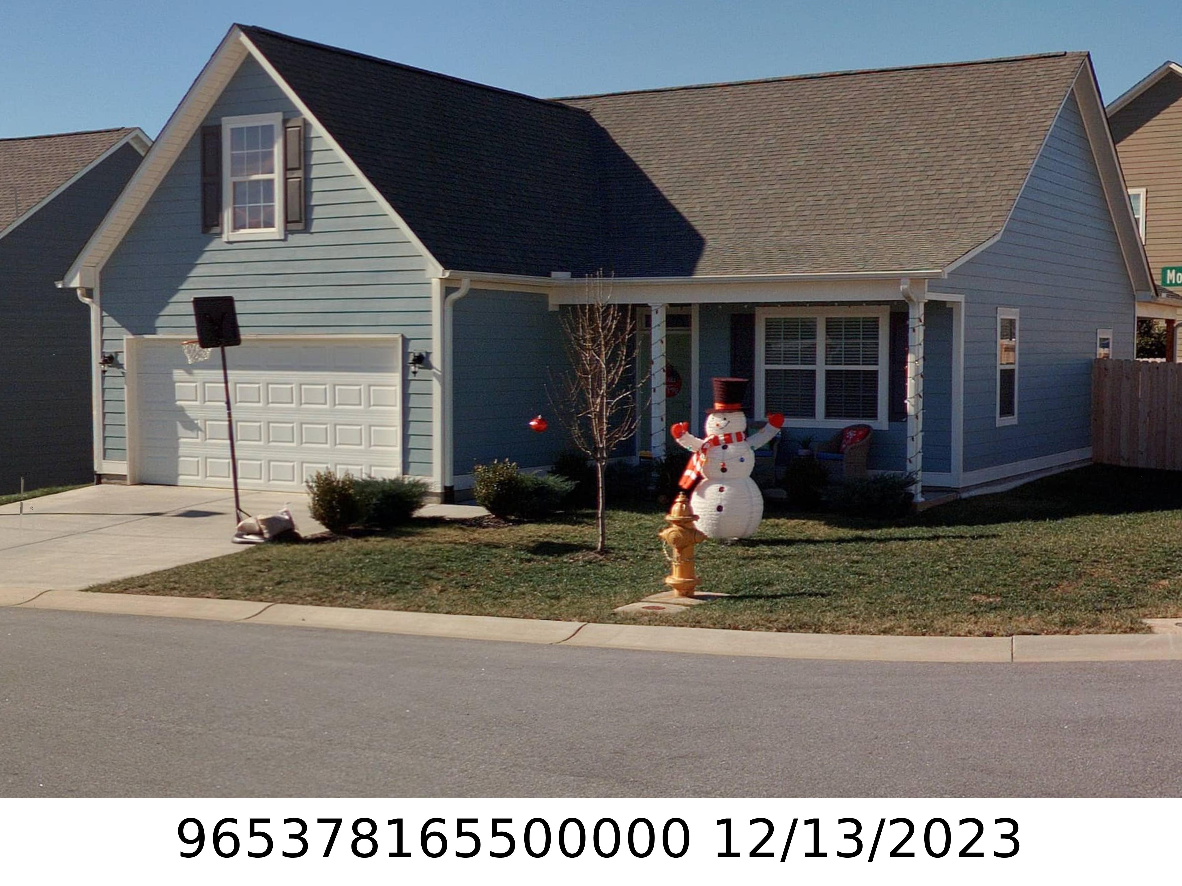 A picture of the property located at 3 MONTAUGUE ST, ARDEN NC 28704.