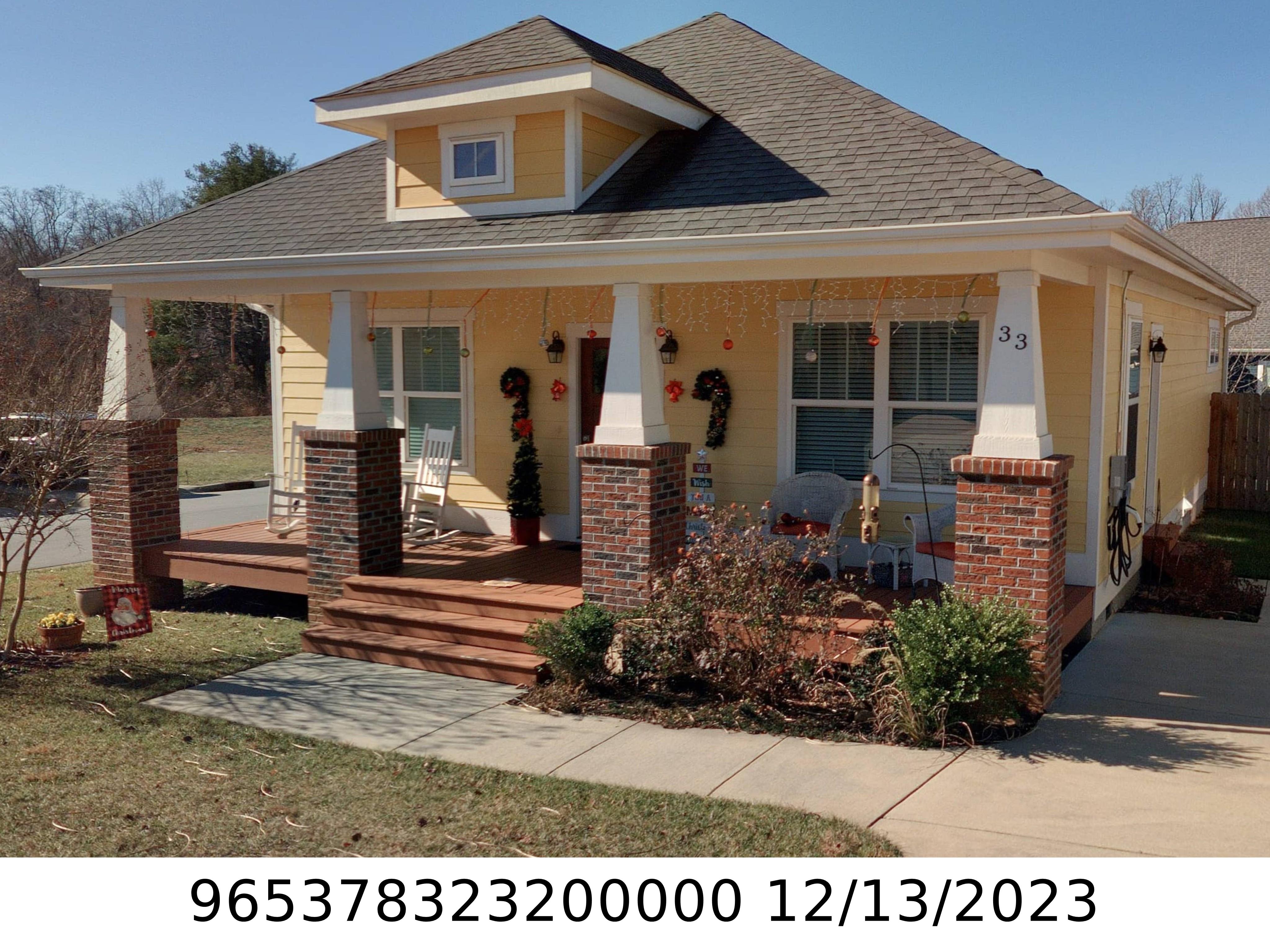 A picture of the property located at 33 HYDE PARK PL, ARDEN NC 28704.