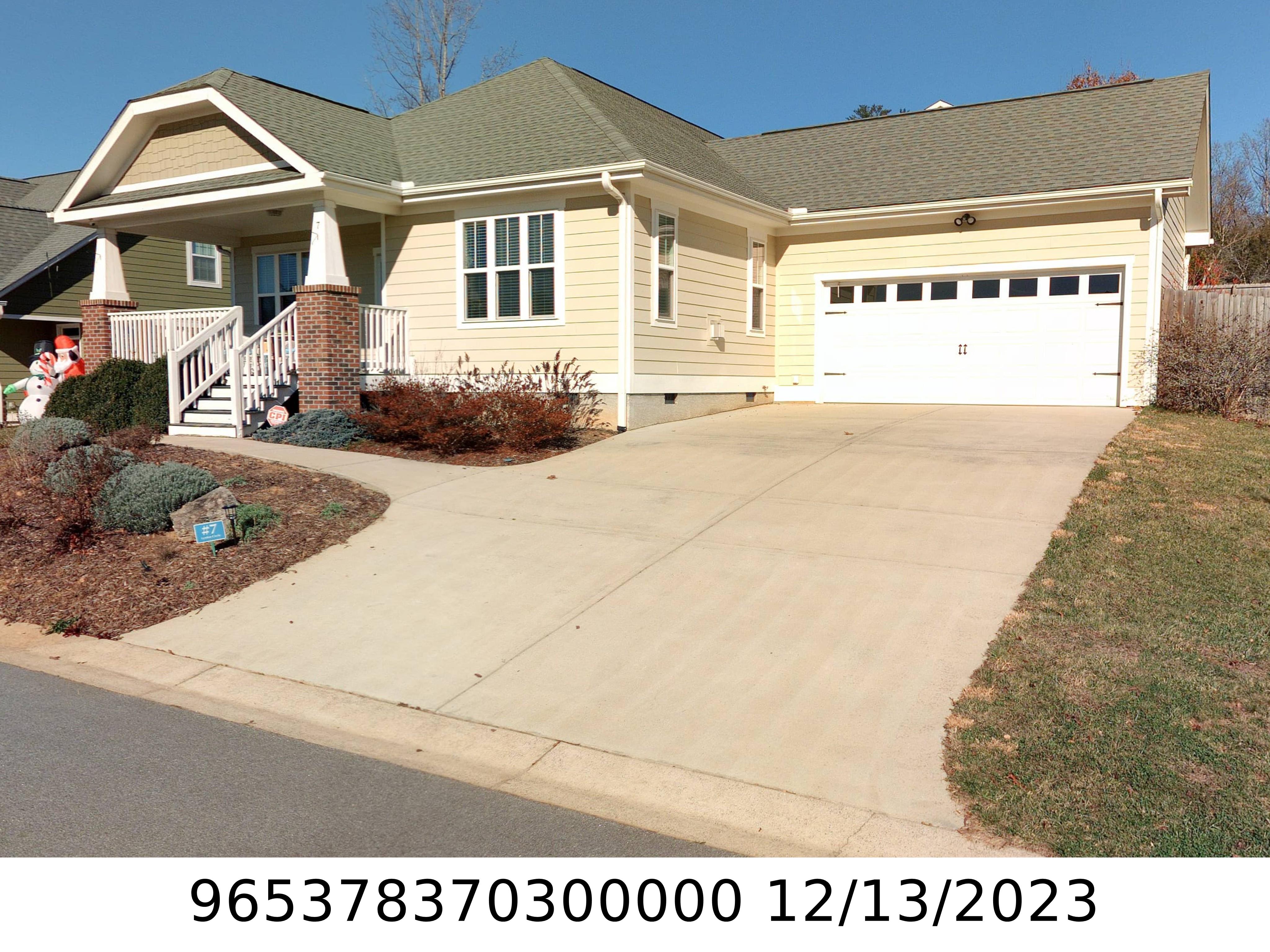 A picture of the property located at 7 LYNDON CIR, ARDEN NC 28704.