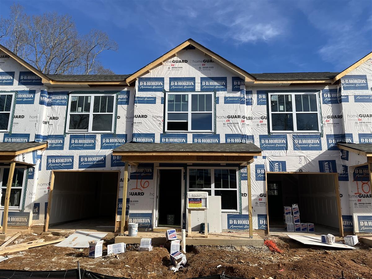 A picture of the property located at 20 VIRGINIA COMMONS DR, ARDEN NC 28704.