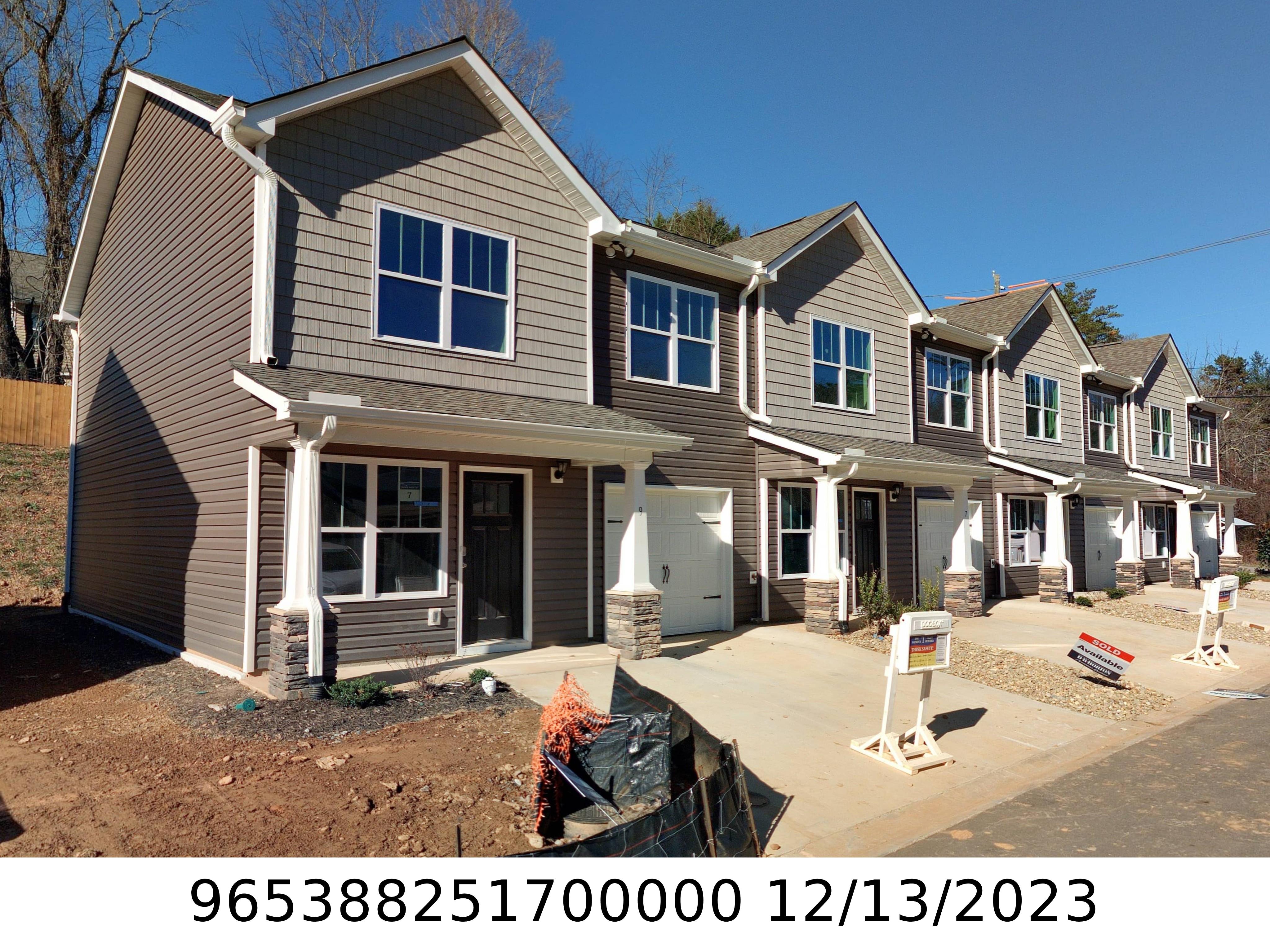 A picture of the property located at 9 VIRGINIA COMMONS DR, ARDEN NC 28704.