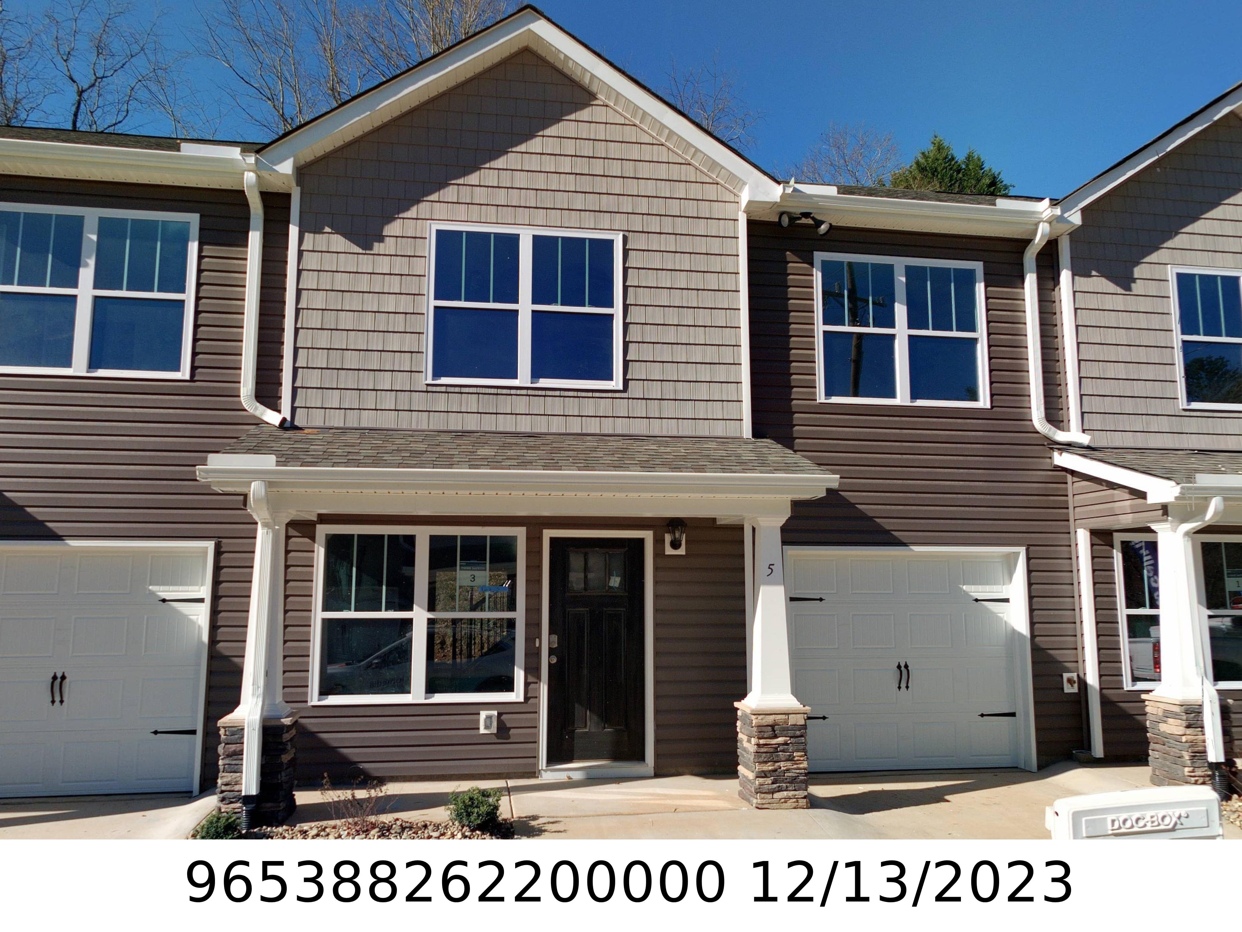 A picture of the property located at 5 VIRGINIA COMMONS DR, ARDEN NC 28704.